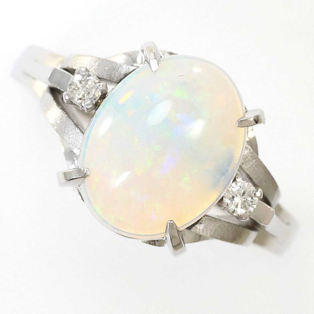 PT900 Platinum Ring, 1 Opal 1.82ct, Diamond (ct not stamped), Total Weight 4.6g, Jewelry: --- Catalog ---Category: SizeWidth: 10mm / 0.39''Weight: 4.6g / 0.16oz.JP Size: 12US Size: 6.5Category: DesignType: Band ringColor: PlatinumMetal: PlatinumStone: Diamond, OpalGender: WomenMaterial: Pl