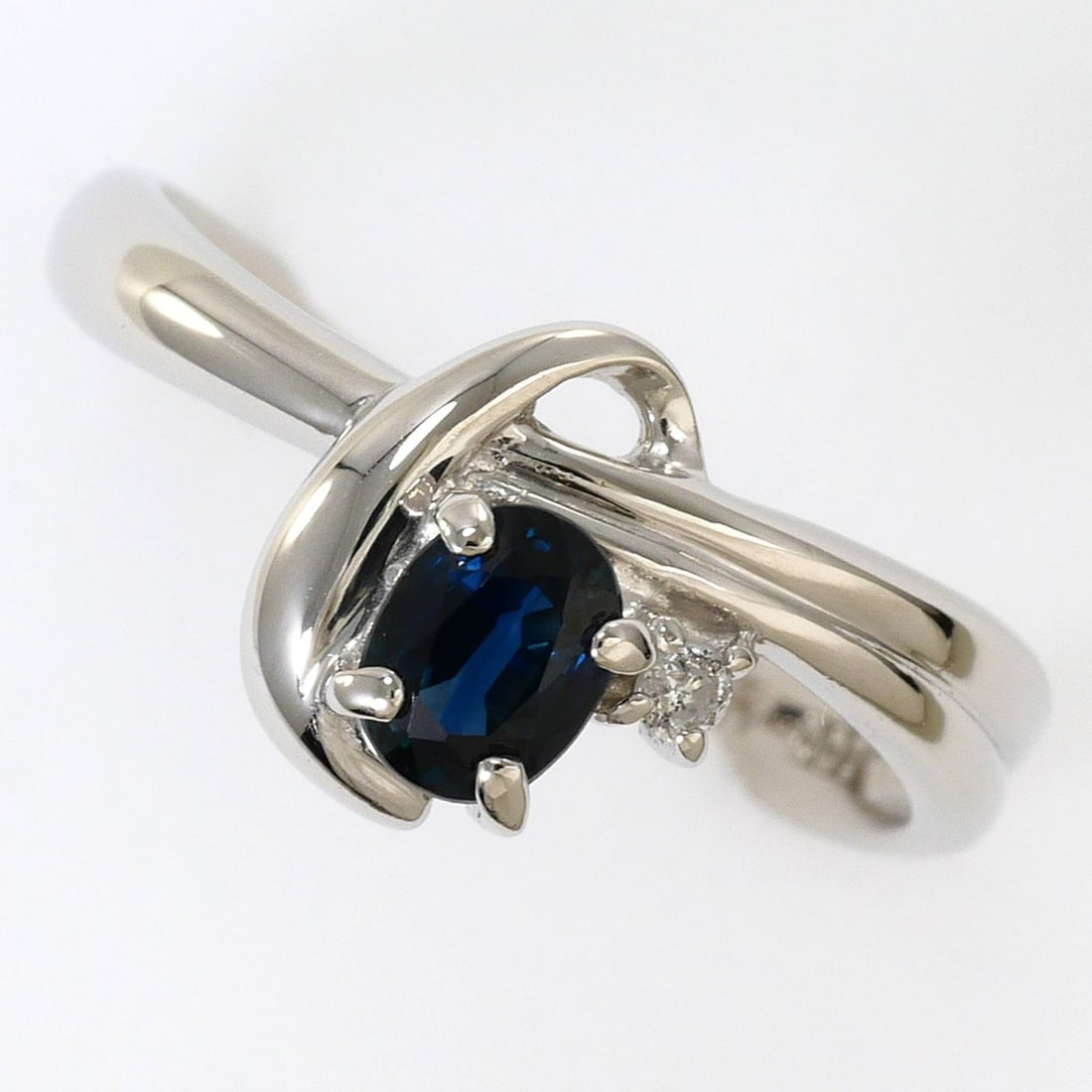 PT850 Platinum Ring - Sapphire 0.37ct, Diamond 0.01ct, Total Weight 2.8g Jewelry: --- Catalog ---Category: SizeWidth: 8mm / 0.31''Weight: 2.8g / 0.09oz.JP Size: 8.5US Size: 4.5Category: DesignType: Band ringColor: PlatinumMetal: PlatinumStone: Diamond, SapphireGender: WomenMaterial