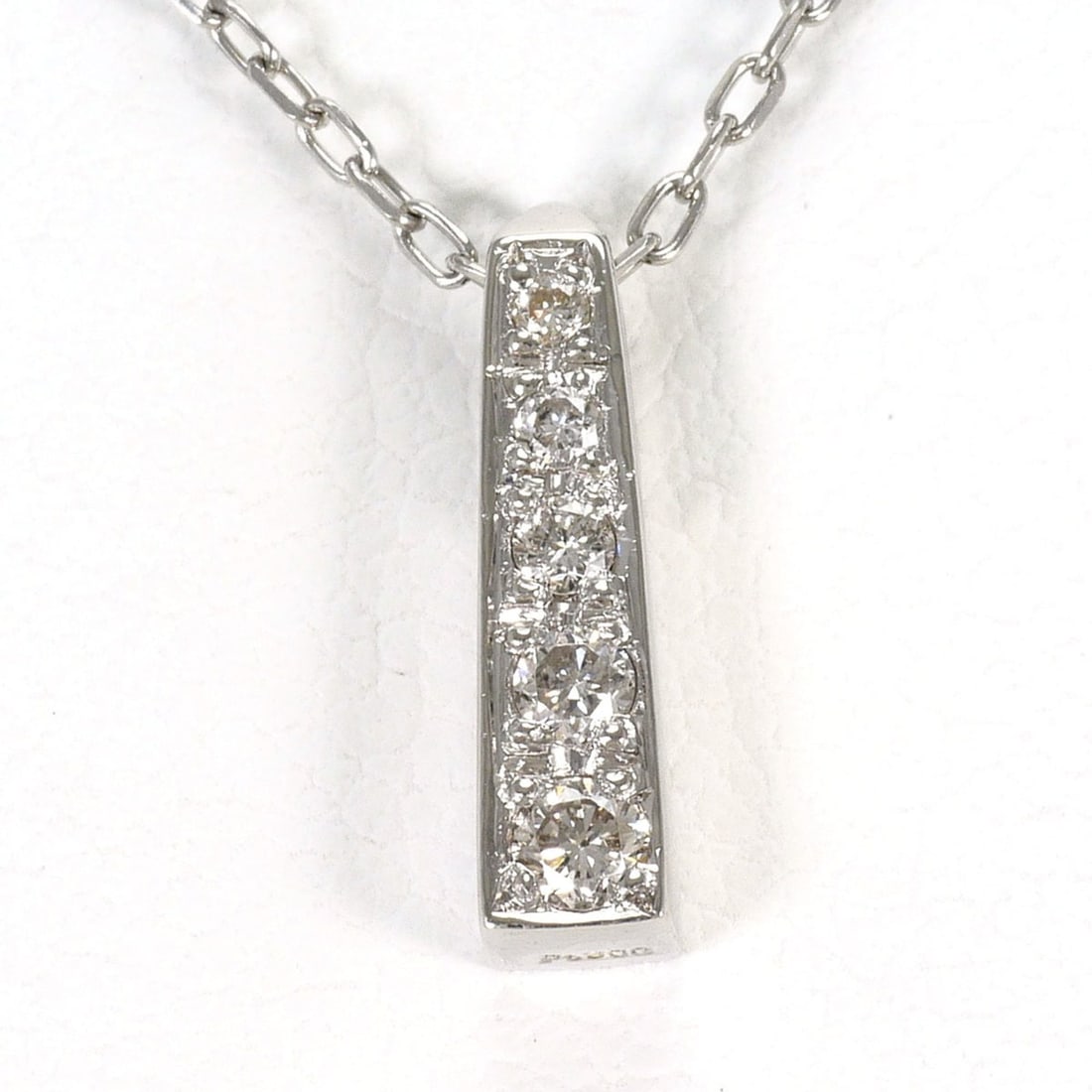 PT900 Platinum / PT850 Necklace with 0.10ct Diamond, Total Weight 2.4g, 40cm Length, Jewelry: --- Catalog ---Category: SizeWeight: 2.4g / 0.08oz.Pendant Size: 11mm x 3mm / 0.43'' x 0.11''Neck Circumference: 40 cm / 15.74''Category: DesignColor: PlatinumMetal: PlatinumStone: DiamondGender: Wome