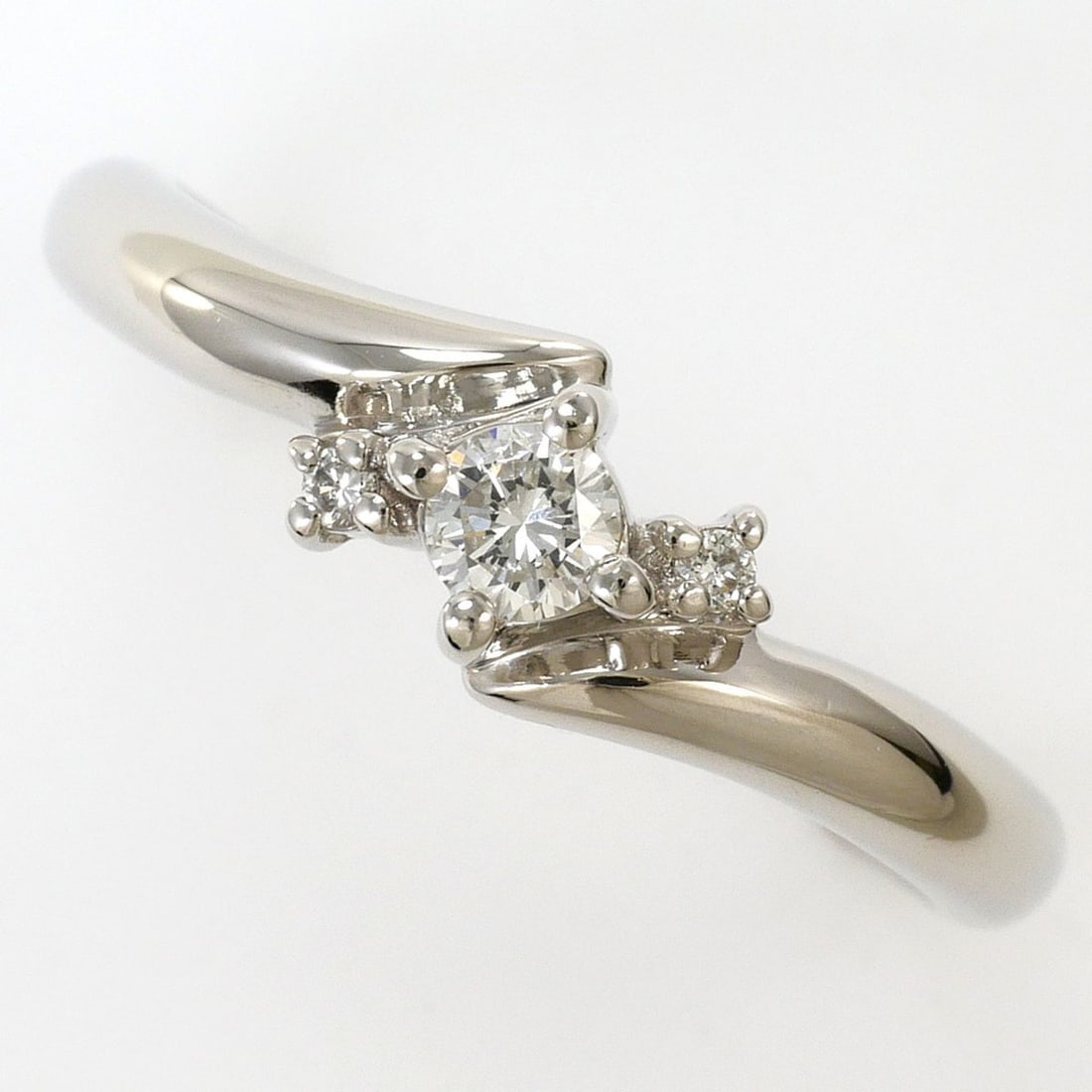 PT900 Platinum Ring, 1 Diamond (0.13ct), Total Weight 3.4g, Jewelry: --- Catalog ---Category: SizeWidth: 5mm / 0.2''Weight: 3.4g / 0.11oz.JP Size: 11US Size: 6Category: DesignType: Band ringColor: PlatinumMetal: PlatinumStone: DiamondGender: WomenMaterial: Platinum 900