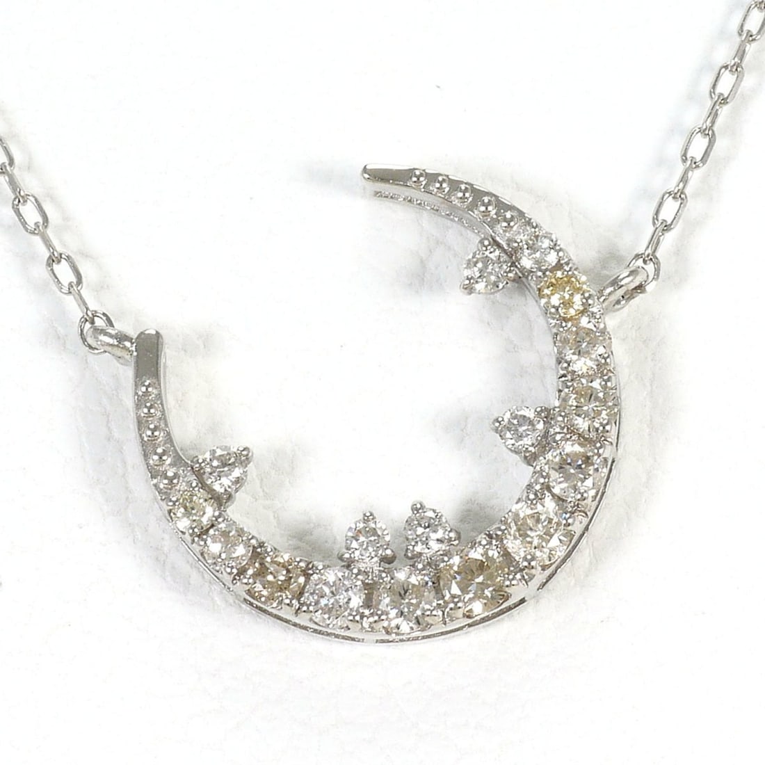 PT900 Platinum / PT850 Necklace with 0.20ct Diamond, Total Weight 1.8g, 46cm Length, Jewelry: --- Catalog ---Category: SizeWeight: 1.8g / 0.06oz.Pendant Size: 12mm x 13mm / 0.47'' x 0.51''Neck Circumference: 46 cm / 18.11''Category: DesignColor: PlatinumMetal: PlatinumStone: DiamondGender: Wom