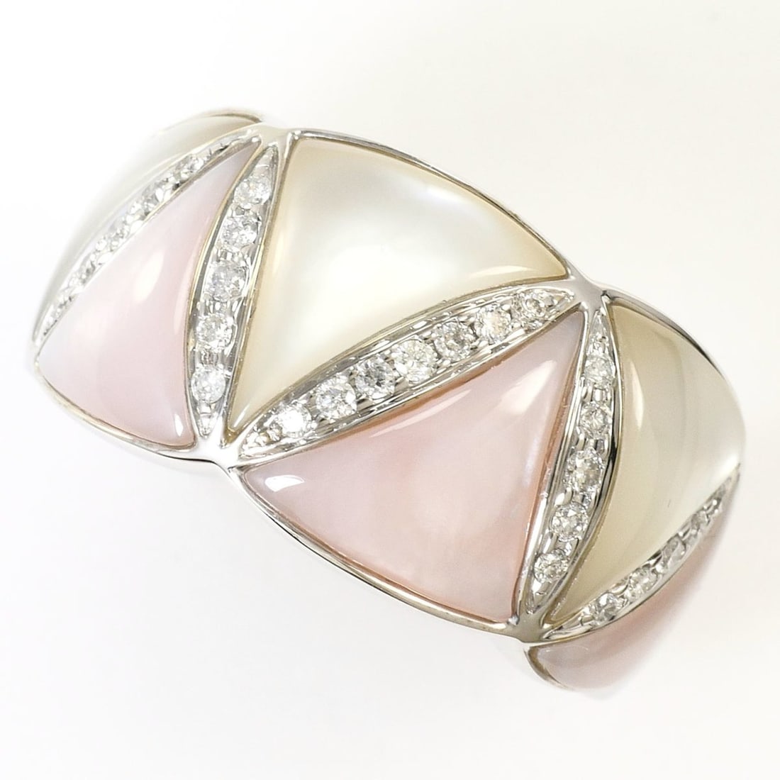 18K (18-karat white gold) ring, 1 piece, shell and diamond 0.19ct, with certificate of authenticity,: --- Catalog ---Category: SizeWidth: 12mm / 0.47''Weight: 8g / 0.28oz.JP Size: 13.5US Size: 6.5Category: DesignType: Band ringColor: White goldMetal: White GoldStone: Diamond, ShellGender: WomenMateria