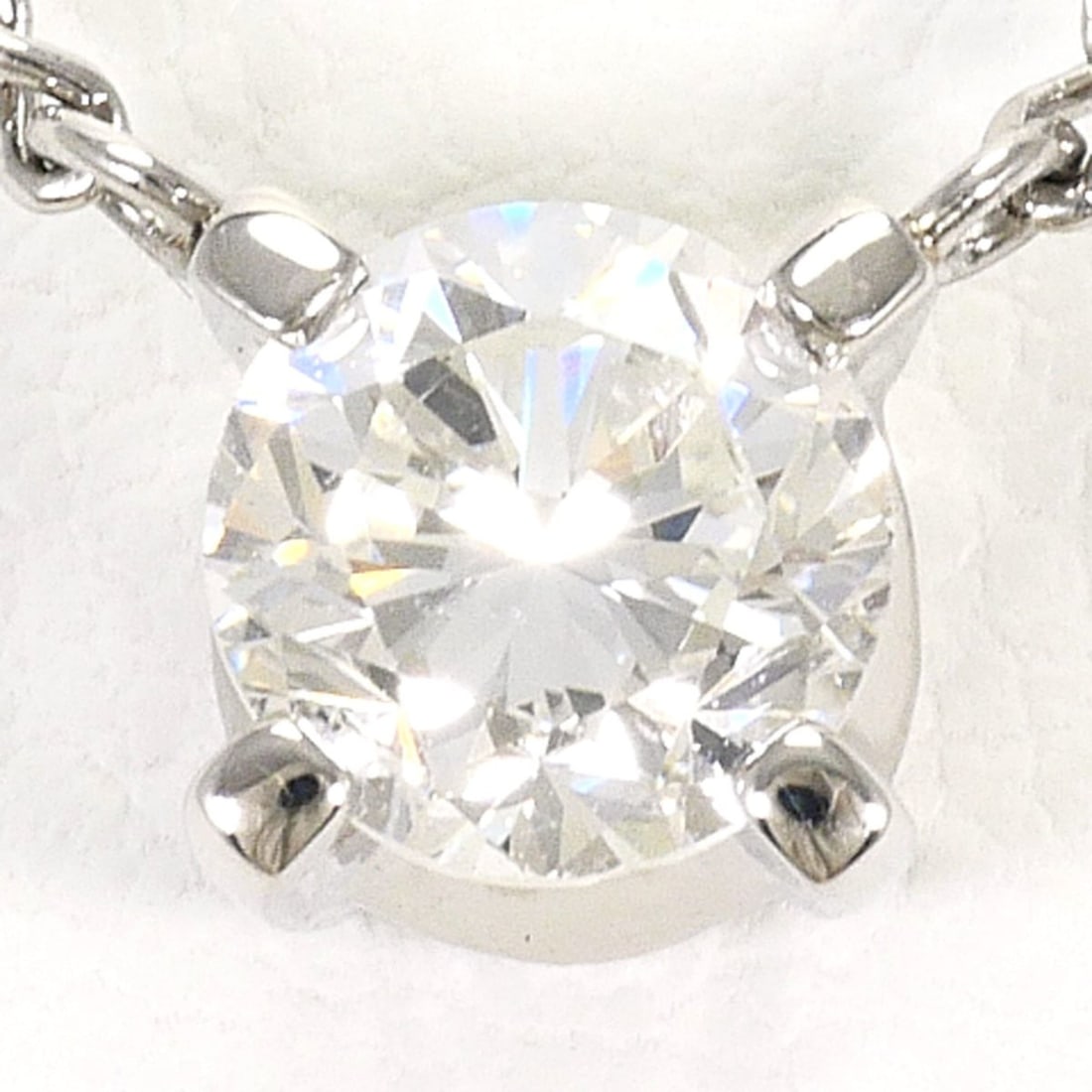 PT850 Platinum Necklace with 0.72ct Diamond (SI1 clarity), Certificate of Authenticity, Total Weight: --- Catalog ---Category: SizeWeight: 4.6g / 0.16oz.Pendant Size: 7mm x 8mm / 0.27'' x 0.31''Neck Circumference: 40 cm / 15.74''Category: DesignColor: PlatinumMetal: PlatinumStone: DiamondGender: Women