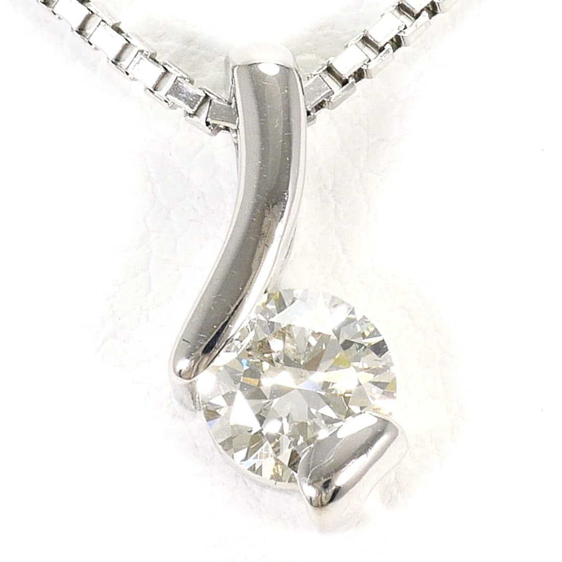 PT900 Platinum / PT850 Necklace with 0.41ct Diamond (VS1 clarity, certified), Total Weight 5.8g,: --- Catalog ---Category: SizeWeight: 5.8g / 0.2oz.Pendant Size: 12mm x 6mm / 0.47'' x 0.23''Neck Circumference: 49 cm / 19.29''Category: DesignColor: PlatinumMetal: PlatinumStone: DiamondGender: Women