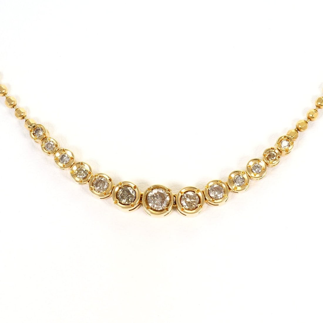 18K (18-karat) Yellow Gold Necklace with Brown Diamond 1.00ct, Certificate of Authenticity, Total: --- Catalog ---Category: SizeWeight: 10.6g / 0.37oz.Pendant Size: 55mm x 6mm / 2.16'' x 0.23''Neck Circumference: 40 cm / 15.74''Category: DesignColor: Yellow goldMetal: GoldStone: DiamondGender: Wome