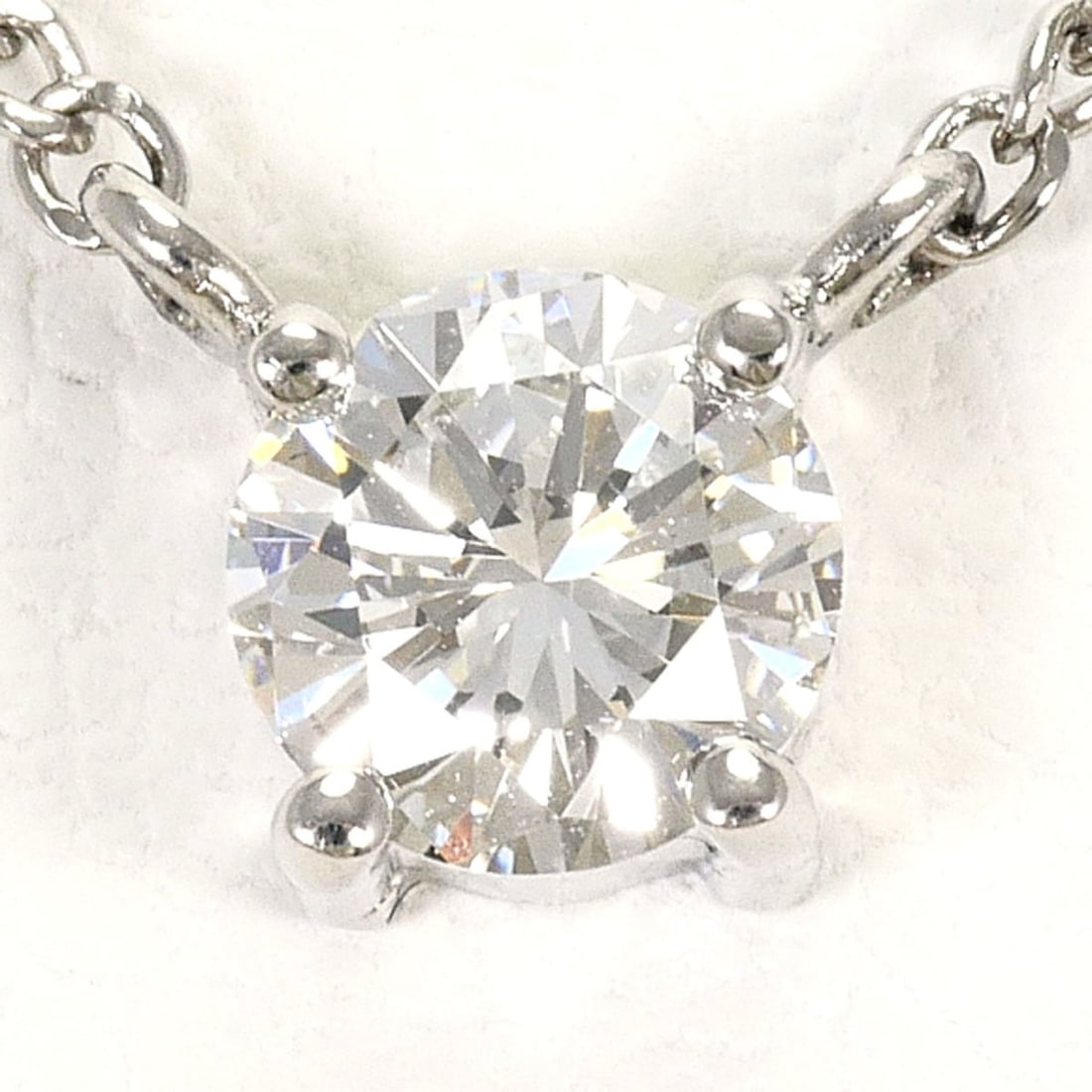 PT850 Platinum Necklace with 0.323ct Diamond (VS1 clarity), Certified, Total Weight 2.6g, 40cm: --- Catalog ---Category: SizeWeight: 2.6g / 0.09oz.Pendant Size: 7mm x 6mm / 0.27'' x 0.23''Neck Circumference: 40 cm / 15.74''Category: DesignColor: PlatinumMetal: PlatinumStone: DiamondGender: Women