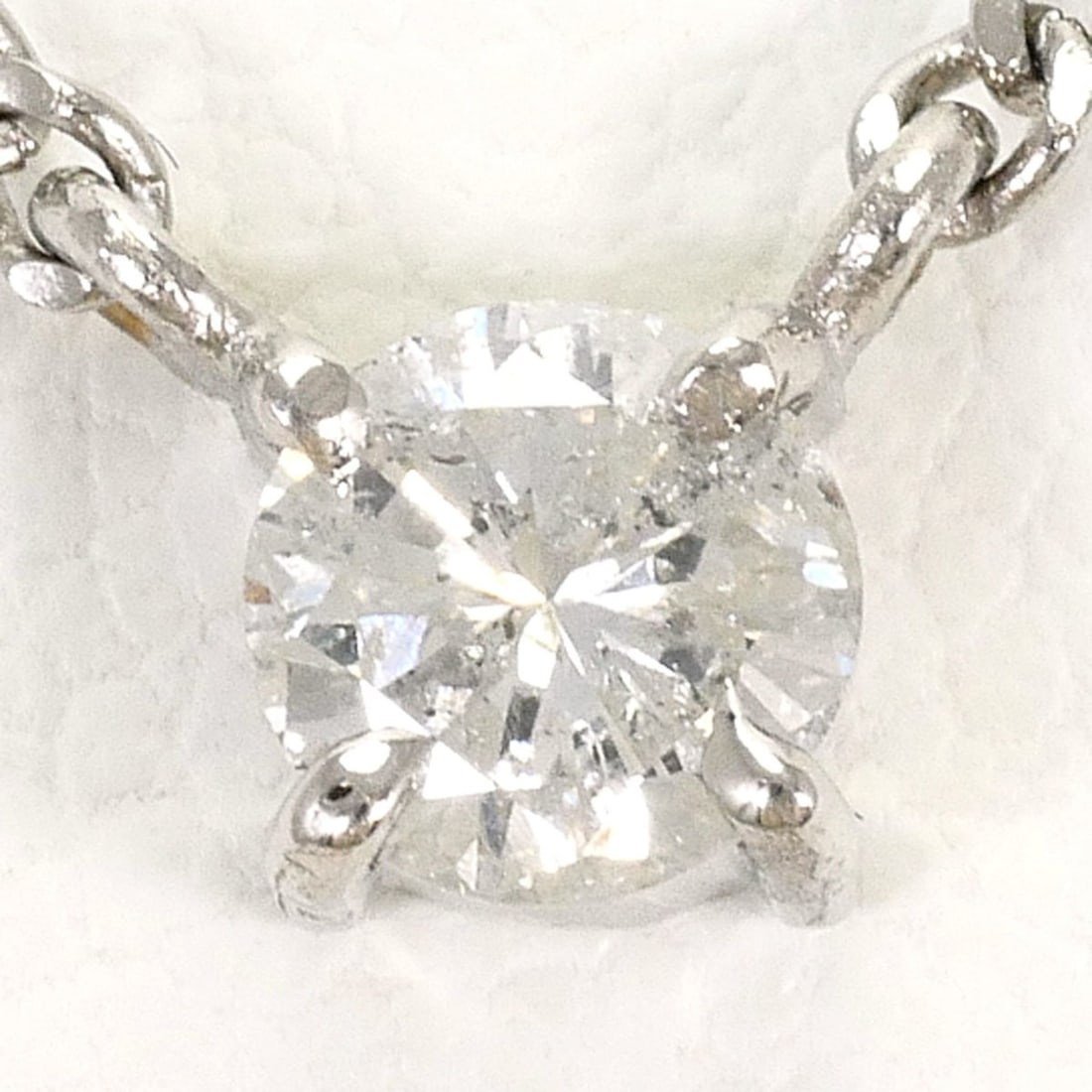 PT850 Platinum Necklace with 0.21ct Diamond (I1 clarity), Certificate of Authenticity, Total Weight: --- Catalog ---Category: SizeWeight: 2.9g / 0.1oz.Pendant Size: 5mm x 5mm / 0.19'' x 0.19''Neck Circumference: 40 cm / 15.74''Category: DesignColor: PlatinumMetal: PlatinumStone: DiamondGender: WomenM