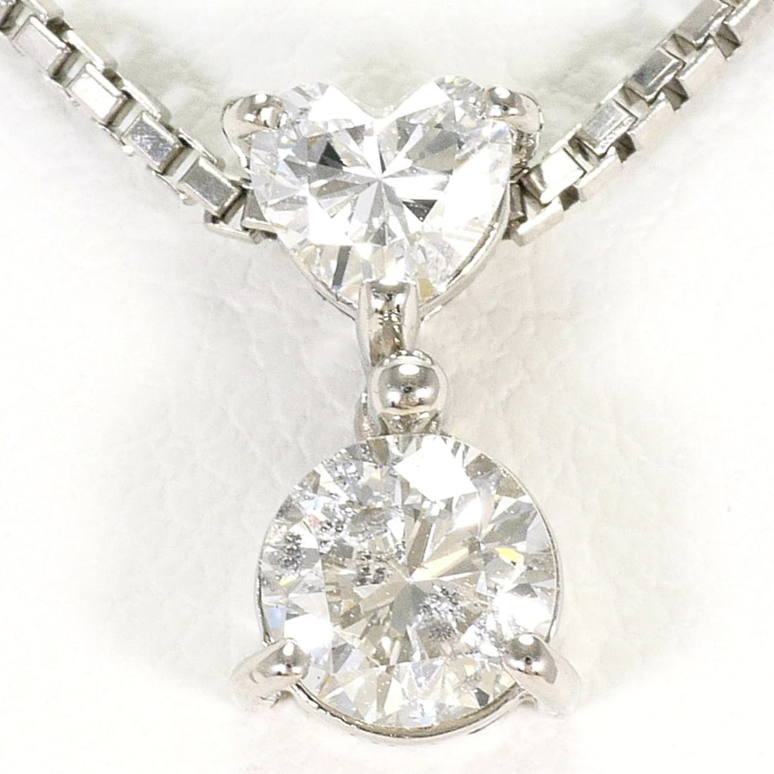 PT850 Platinum Necklace with 0.70ct Diamond, Certificate of Authenticity, Total Weight 4.7g, 38cm,: --- Catalog ---Category: SizeWeight: 4.7g / 0.16oz.Pendant Size: 11mm x 6mm / 0.43'' x 0.23''Neck Circumference: 38 cm / 14.96''Category: DesignColor: PlatinumMetal: PlatinumStone: DiamondGender: Wome