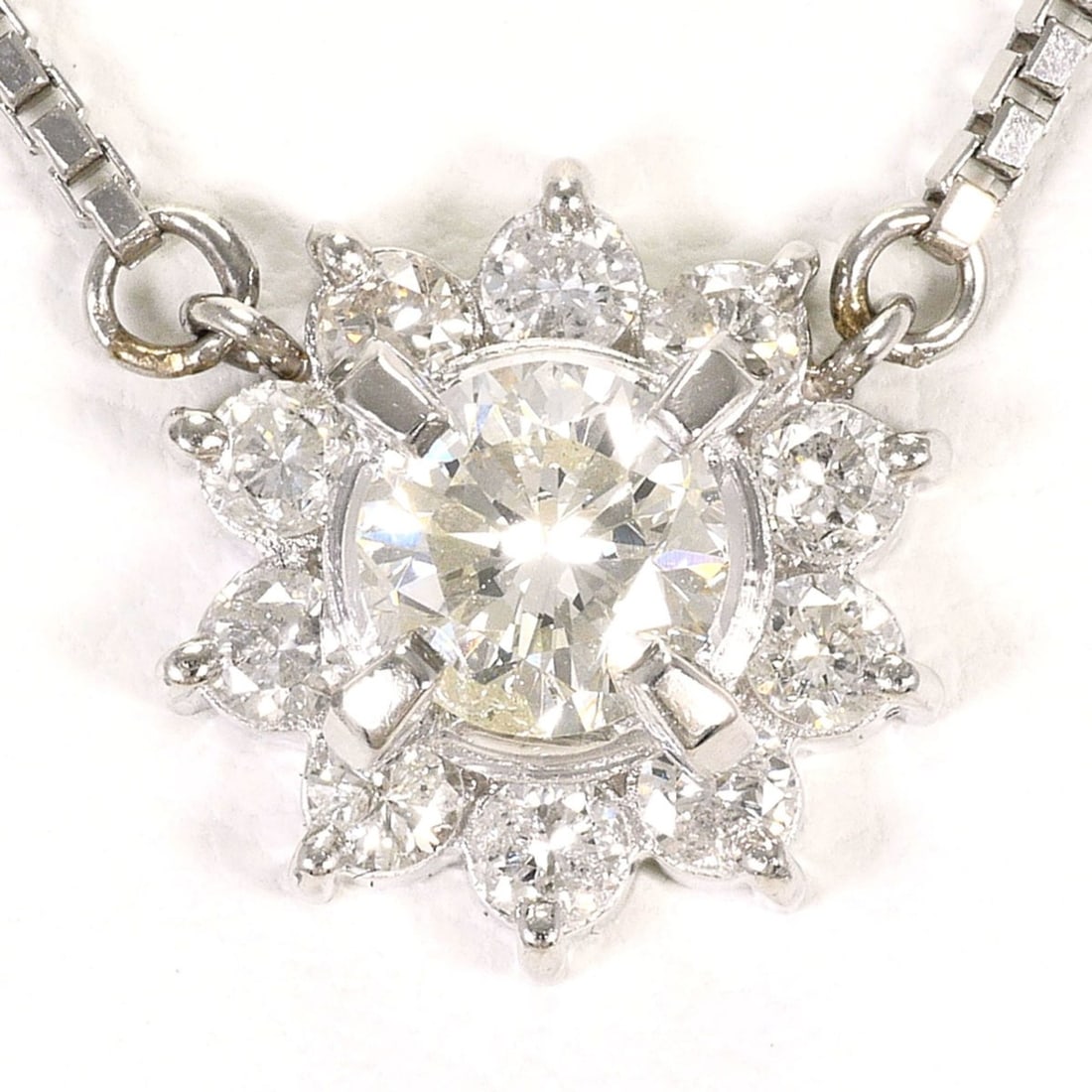 PT850 Platinum Necklace with 1.02ct Diamond (SI2 clarity), Certificate of Authenticity, Total Weight: --- Catalog ---Category: SizeWeight: 6.9g / 0.24oz.Pendant Size: 11mm x 11mm / 0.43'' x 0.43''Neck Circumference: 43 cm / 16.92''Category: DesignColor: PlatinumMetal: PlatinumStone: DiamondGender: Wom
