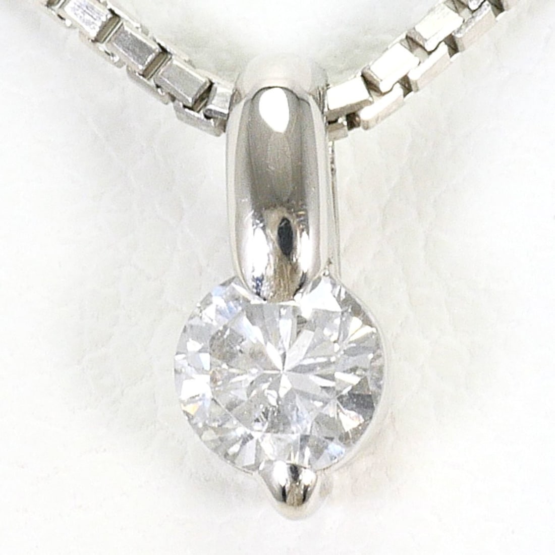 PT850 Platinum Necklace with 0.20ct Diamond (I1 clarity), Certificate of Authenticity, Total Weight: --- Catalog ---Category: SizeWeight: 4.2g / 0.14oz.Pendant Size: 9mm x 4mm / 0.35'' x 0.15''Neck Circumference: 39 cm / 15.35''Category: DesignColor: PlatinumMetal: PlatinumStone: DiamondGender: Women