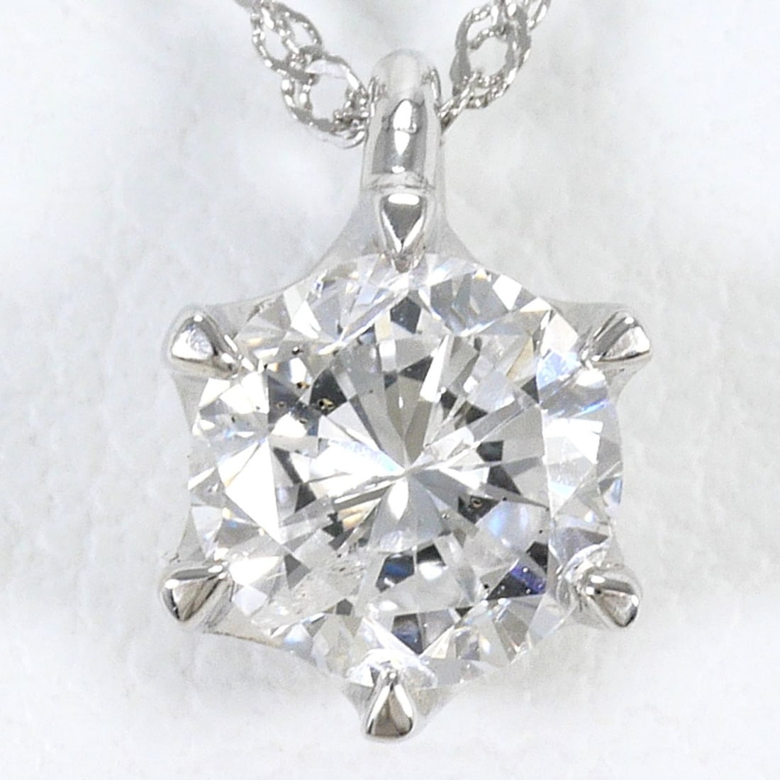 18K (18-karat white gold) necklace with 0.54ct diamond (I1 clarity), certified, total weight 1.2g,: --- Catalog ---Category: SizeWeight: 1.2g / 0.04oz.Pendant Size: 7mm x 5mm / 0.27'' x 0.19''Neck Circumference: 45 cm / 17.71''Category: DesignColor: White goldMetal: White GoldGender: WomenMaterial: 