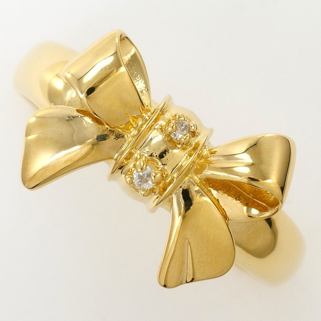 18K (18-karat) Yellow Gold Ring with 0.02ct Diamond, Total Weight 2.3g, Jewelry: --- Catalog ---Category: SizeWidth: 9mm / 0.35''Weight: 2.3g / 0.08oz.JP Size: 8US Size: 4.5Category: DesignType: Band ringColor: Yellow goldMetal: GoldStone: DiamondGender: WomenMaterial: Yellow gold