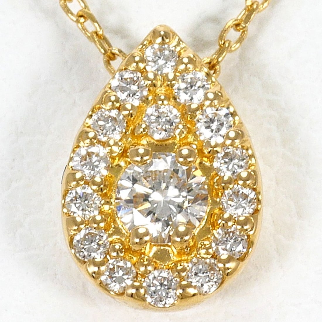 18K (18-karat) Yellow Gold Necklace with 0.11ct Diamond, Total Weight 1.2g, 41cm Length, Jewelry: --- Catalog ---Category: SizeWeight: 1.2g / 0.04oz.Pendant Size: 7mm x 5mm / 0.27'' x 0.19''Neck Circumference: 41 cm / 16.14''Category: DesignColor: Yellow goldMetal: GoldStone: DiamondGender: WomenM