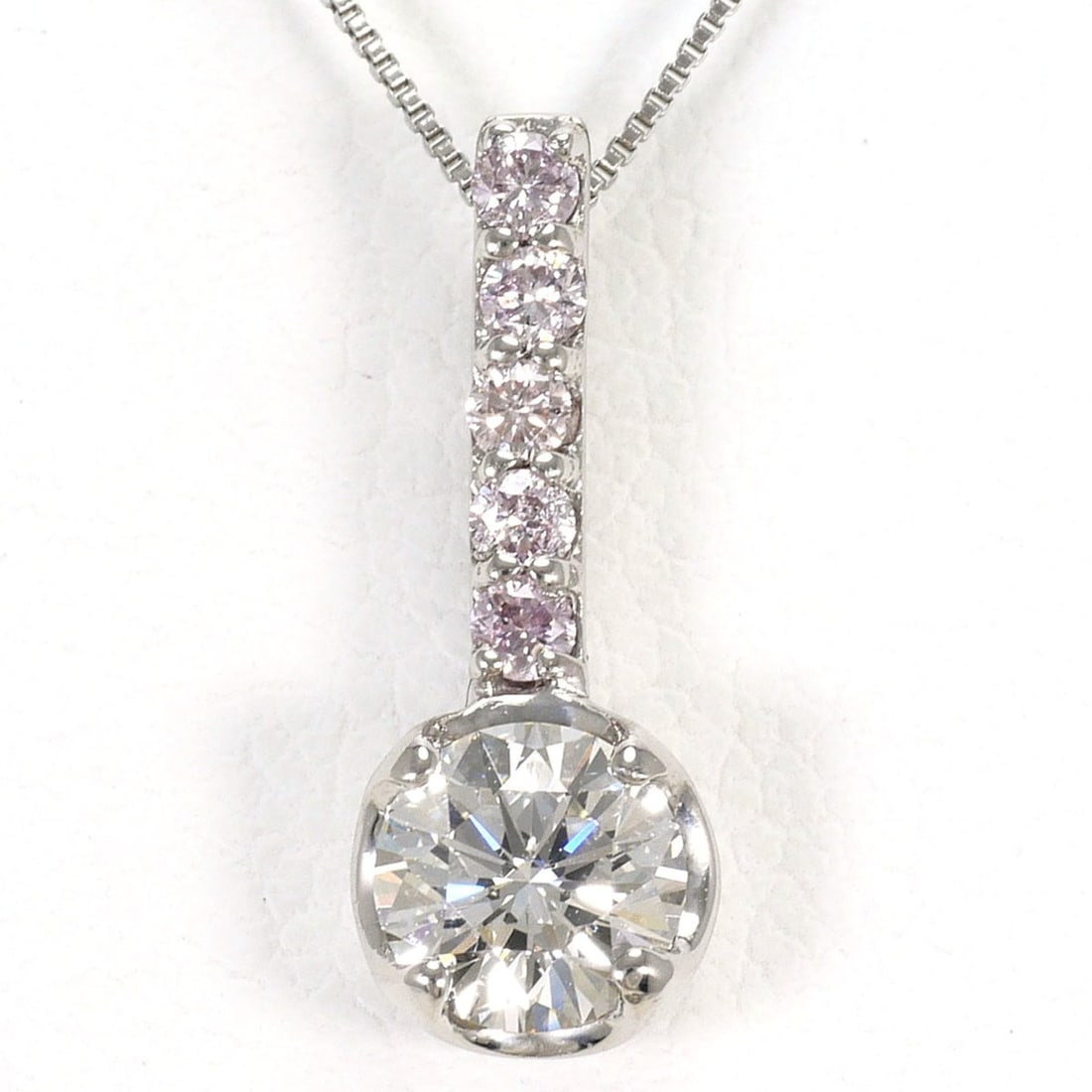 PT900 Platinum PT850 Necklace with Diamond and Pink (VVS1 clarity), Certificate of Authenticity,: --- Catalog ---Category: SizeWeight: 2.1g / 0.07oz.Pendant Size: 15mm x 6mm / 0.59'' x 0.23''Neck Circumference: 40 cm / 15.74''Category: DesignColor: Clear, Pink, PlatinumMetal: PlatinumStone: Diamon