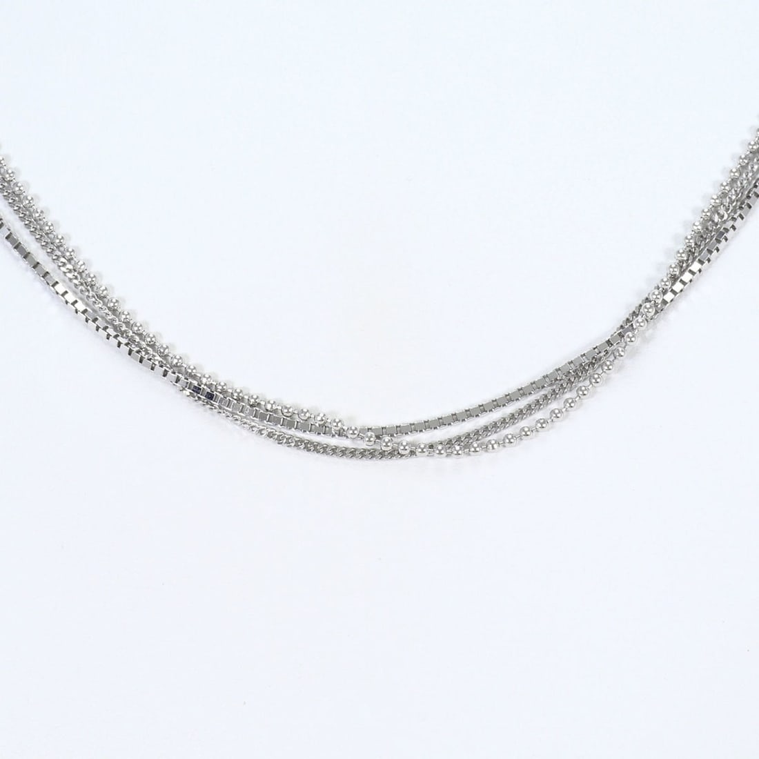 18K (18-karat white gold) necklace, total weight 9.2g, 45cm length, jewelry.: --- Catalog ---Category: SizeWeight: 9.2g / 0.32oz.Neck Circumference: 45 cm / 17.71''Category: DesignColor: White goldMetal: White GoldGender: WomenMaterial: White gold (18K)Metal Purity: 18KNecklace