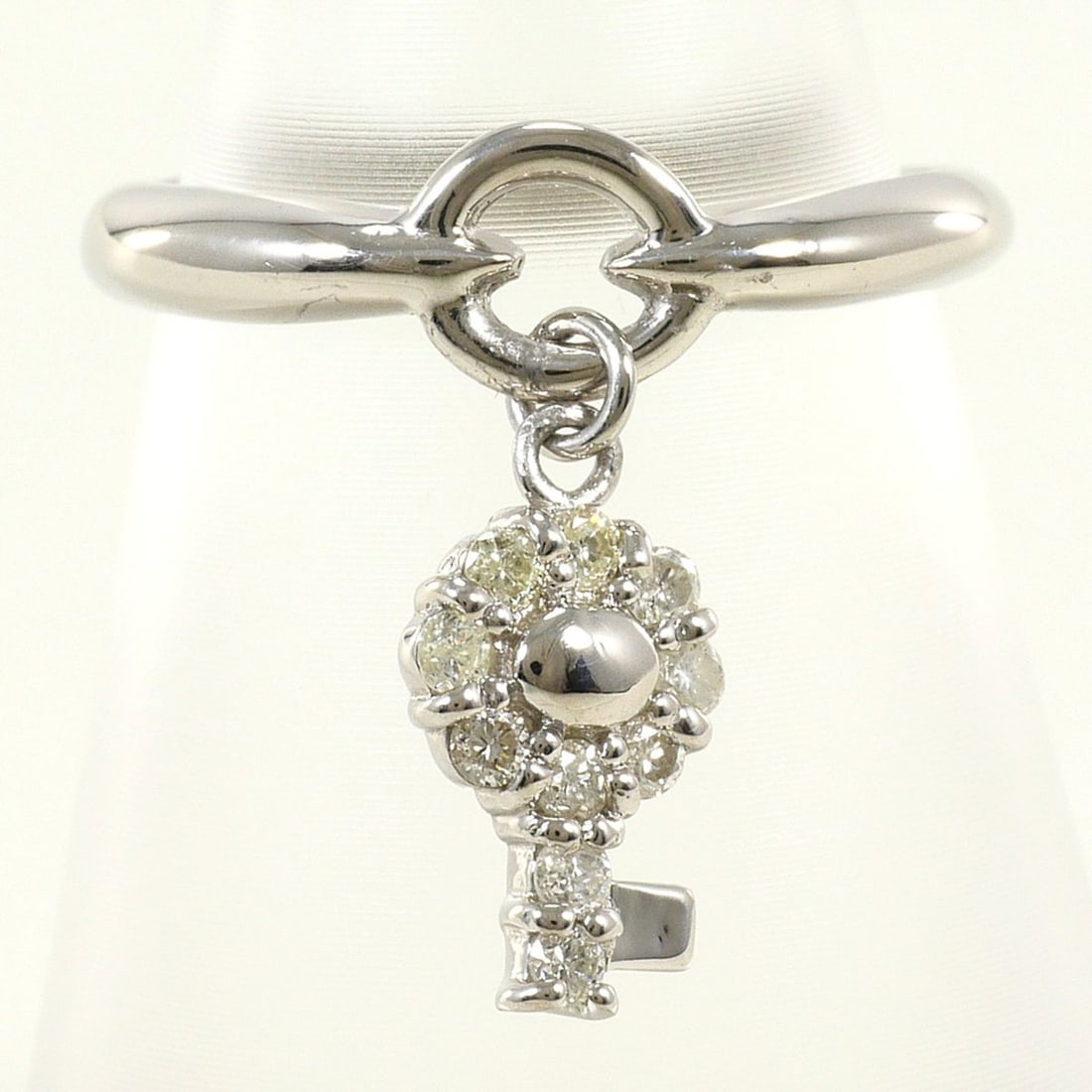 PT900 Platinum Ring with 0.17ct Diamond, Total Weight 3.0g, Jewelry: --- Catalog ---Category: SizeWidth: 16mm / 0.63''Weight: 3g / 0.1oz.JP Size: 6.5US Size: 3.5Category: DesignType: Band ringColor: PlatinumMetal: PlatinumStone: DiamondGender: WomenMaterial: Platinum 9