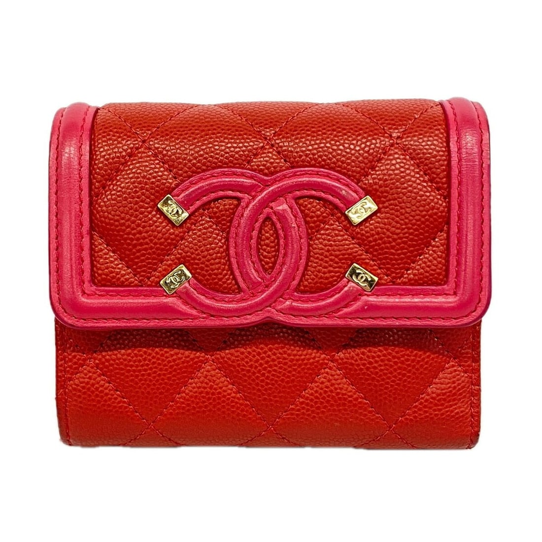 Chanel Tri-fold Wallet CC Filigree Caviar Skin Red Women's: --- Catalog ---Category: SizeSize (HxWxD): 9cm x 10cm x 3.5cm / 3.54'' x 3.93'' x 1.37''Category: DesignType: Wallet (tri-fold)Color: Red colorGender: WomenMaterial: Grained Calfskin Category: General