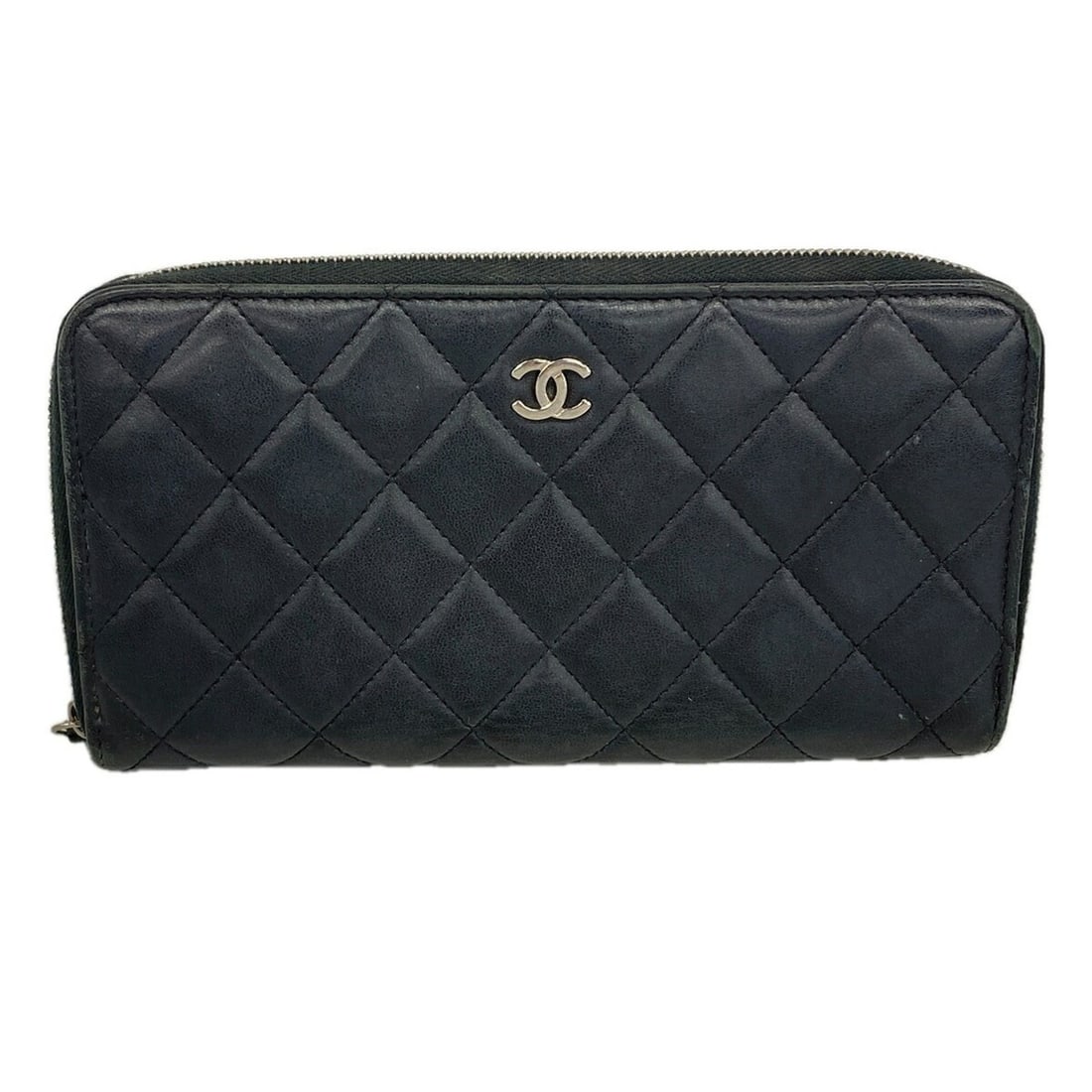 Chanel Matelassé Lambskin Long Wallet, Black, Women's, P3551678: --- Catalog ---Category: SizeSize (HxWxD): 10.5cm x 19cm x 2.5cm / 4.13'' x 7.48'' x 0.98''Category: DesignType: Long wallet (bi-fold)Color: BlackGender: WomenMaterial: Leather Leather/Fur Type: Lambs