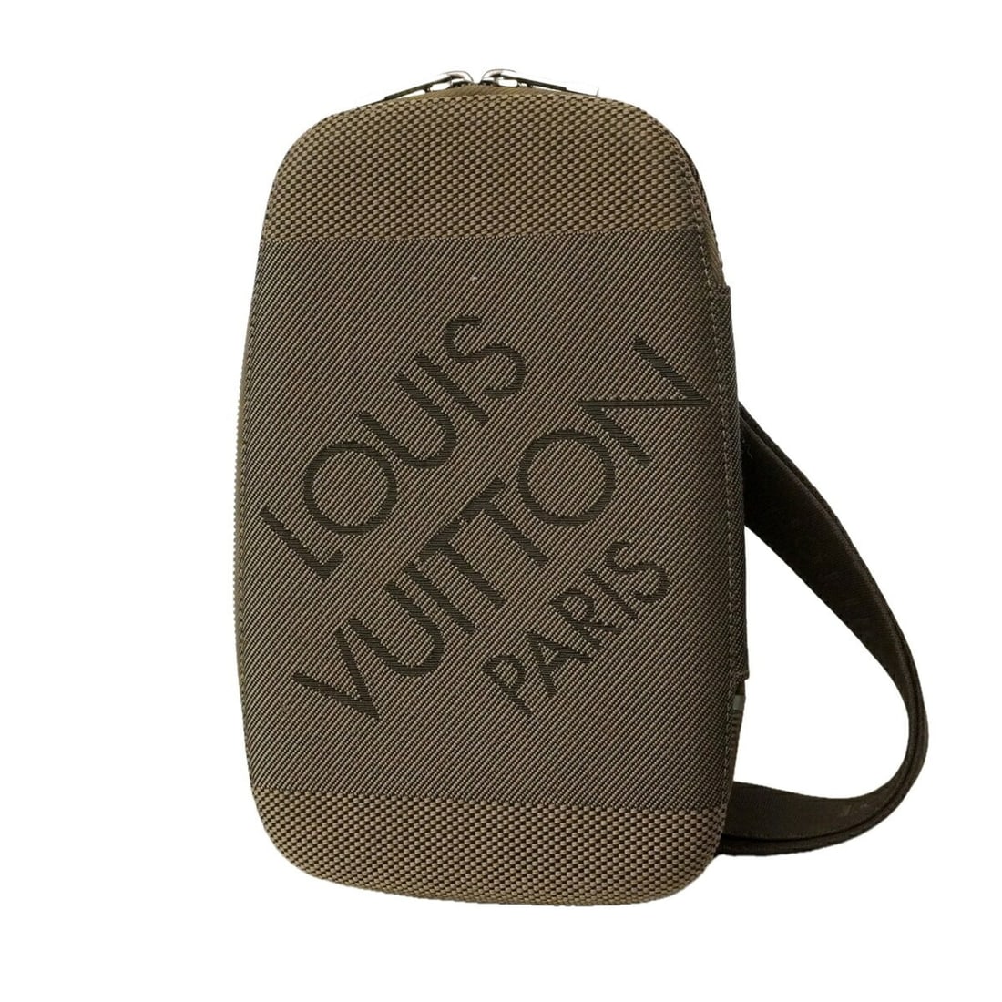 Louis Vuitton Damier Géant Maje M93500 Men's Bag/Body Bag: --- Catalog ---Category: SizeSize (HxWxD): 26.5cm x 16cm x 4cm / 10.43'' x 6.29'' x 1.57''Category: DesignType: Sling bagColor: EarthGender: MenCategory: GeneralMPN: M93500Brand: Louis Vuitton--- Item
