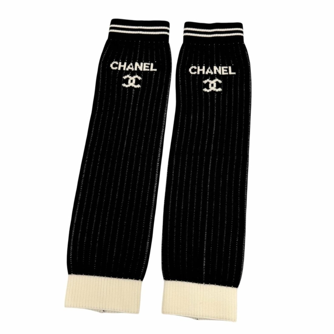 CHANEL 24C Coco Mark Logo Knit Leg Warmers Fashion Accessories Black White Made in Italy Women's: --- Catalog ---Category: SizeTotal Length: 53.5cm / 21.06''Category: DesignType: LegwarmersColor: Black, WhiteGender: WomenMaterial: Viscose , Polyester , Polyamide Category: GeneralBrand: ChanelCount