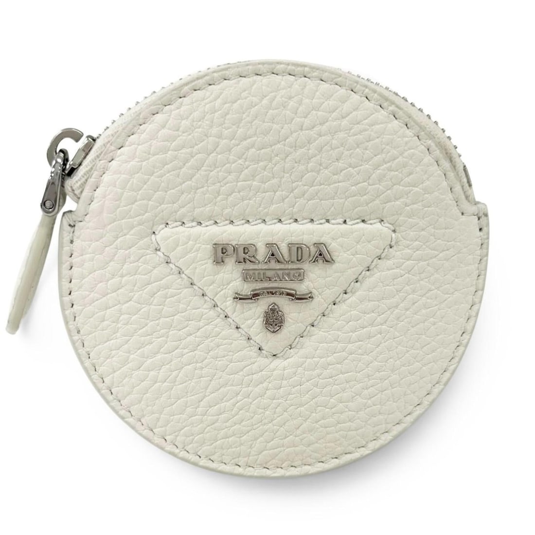 PRADA 1MM006 PORTAMONETE Vitello Daino Triangle Logo Round Wallet/Coin Case, White, Made in Italy,: --- Catalog ---Category: SizeSize (HxWxD): 8cm x 5.00mm / 3.14'' x 0.19''Category: DesignType: Coin purse/coin caseColor: WhiteGender: WomenMaterial: Leather Category: GeneralMPN: 1MM006Brand: PradaCo