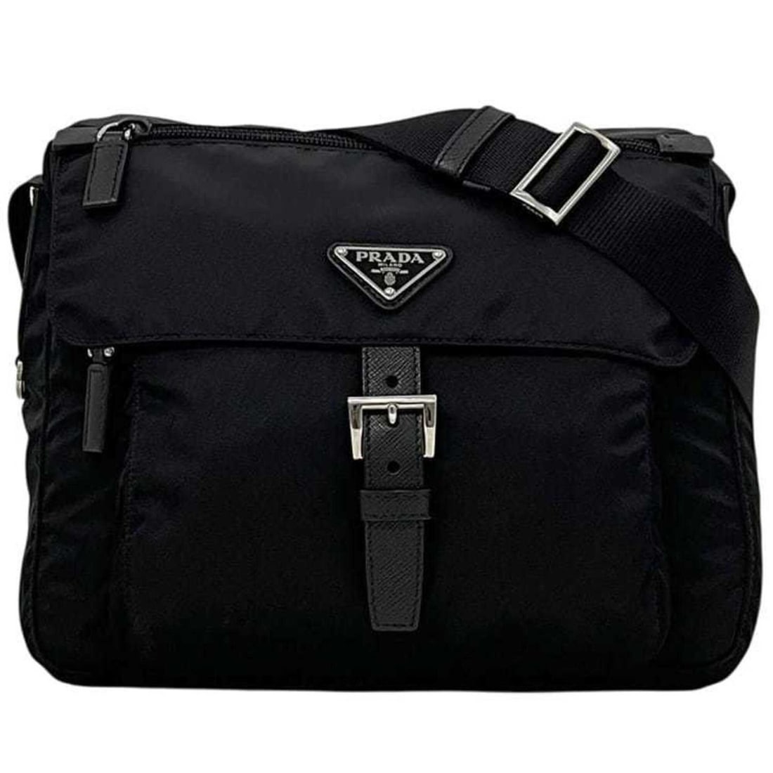 Prada Vera Shoulder Bag 1BD994 255 PRADA Nylon NERO Black Women's Crossbody: --- Catalog ---Category: SizeSize (HxWxD): 22cm x 25cm x 9cm / 8.66'' x 9.84'' x 3.54''Category: DesignType: Shoulder bagColor: Black, NeroGender: WomenMaterial: Vela , Nylon Category: GeneralMPN: 1BD