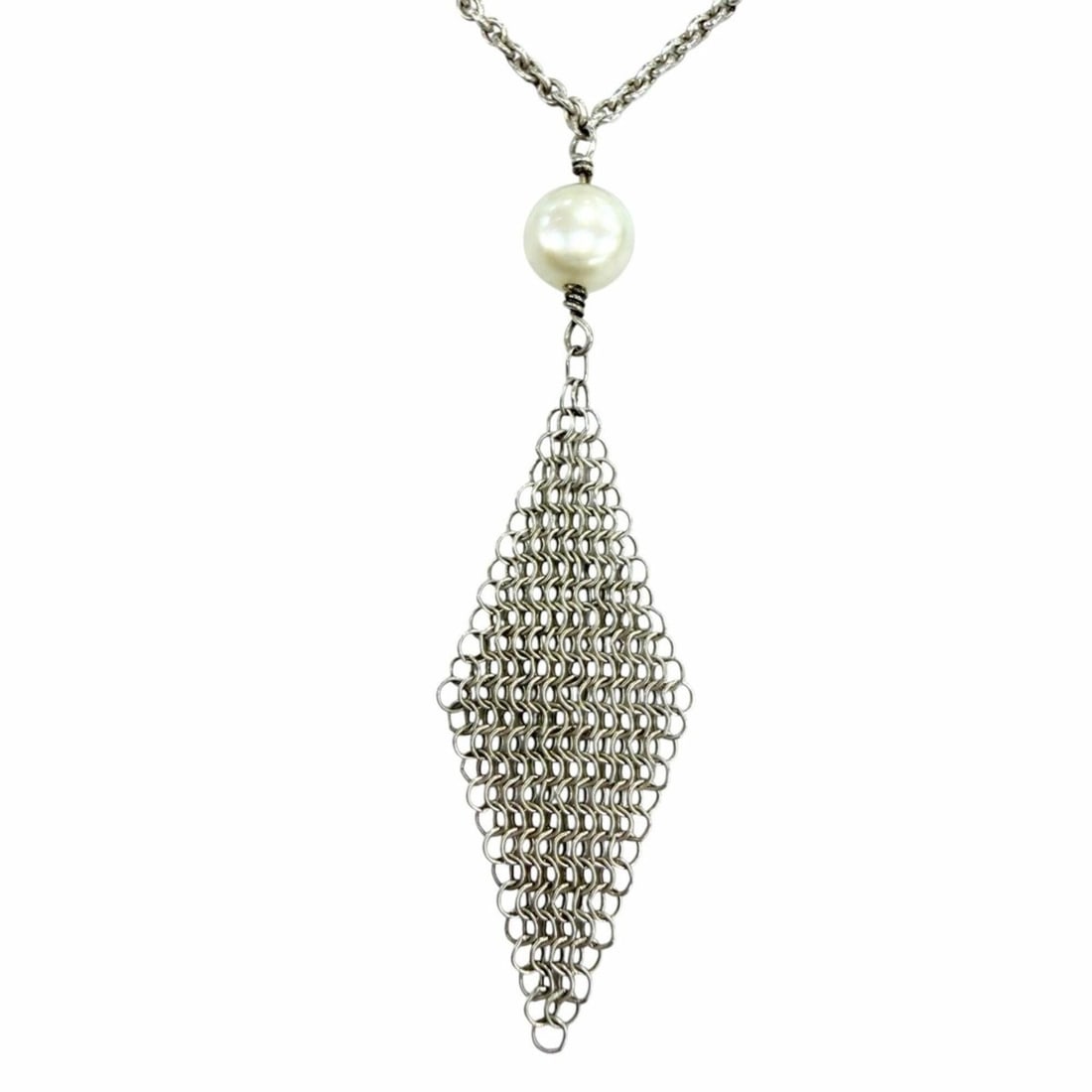 TIFFANY&Co. Tiffany & Co. Elsa Peretti Mesh Tassel Pendant 925 Freshwater Pearl Necklace Silver: --- Catalog ---Category: SizePendant Size: 40mm x 15mm / 1.57'' x 0.59''Neck Circumference: 41.5 cm / 16.33''Category: DesignStone: Freshwater pearlGender: WomenMaterial: Silver 925Necklace Type: Neck