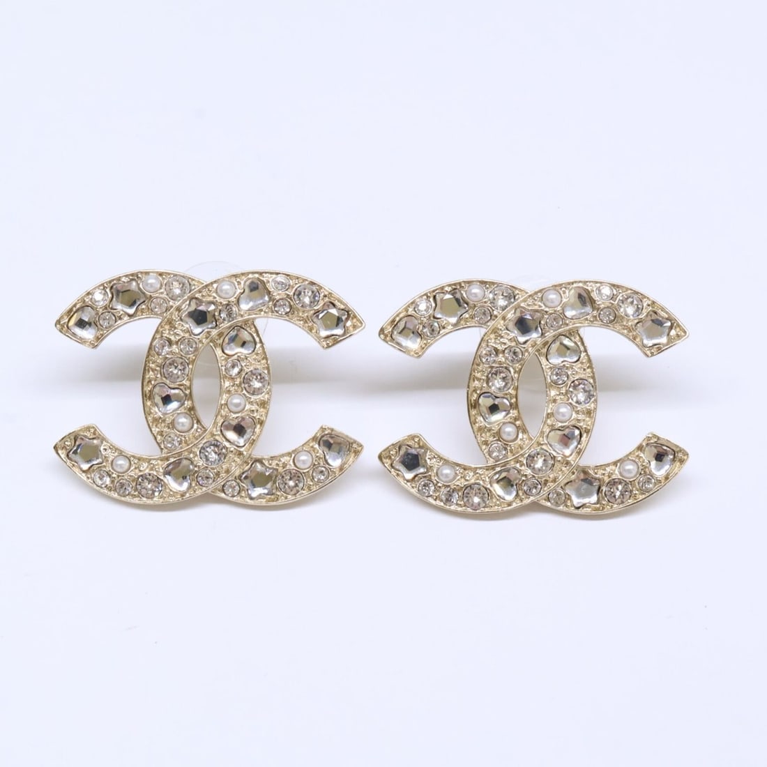 CHANEL B25P Rhinestone Coco Mark Earrings, Gold, Women's: --- Catalog ---Category: SizeSize (HxWxD): 26.00mm x 34.00mm / 1.02'' x 1.34''Category: DesignType: Stud earringsColor: GoldGender: WomenMaterial: MetalCategory: GeneralBrand: Chanel--- Item List ---S