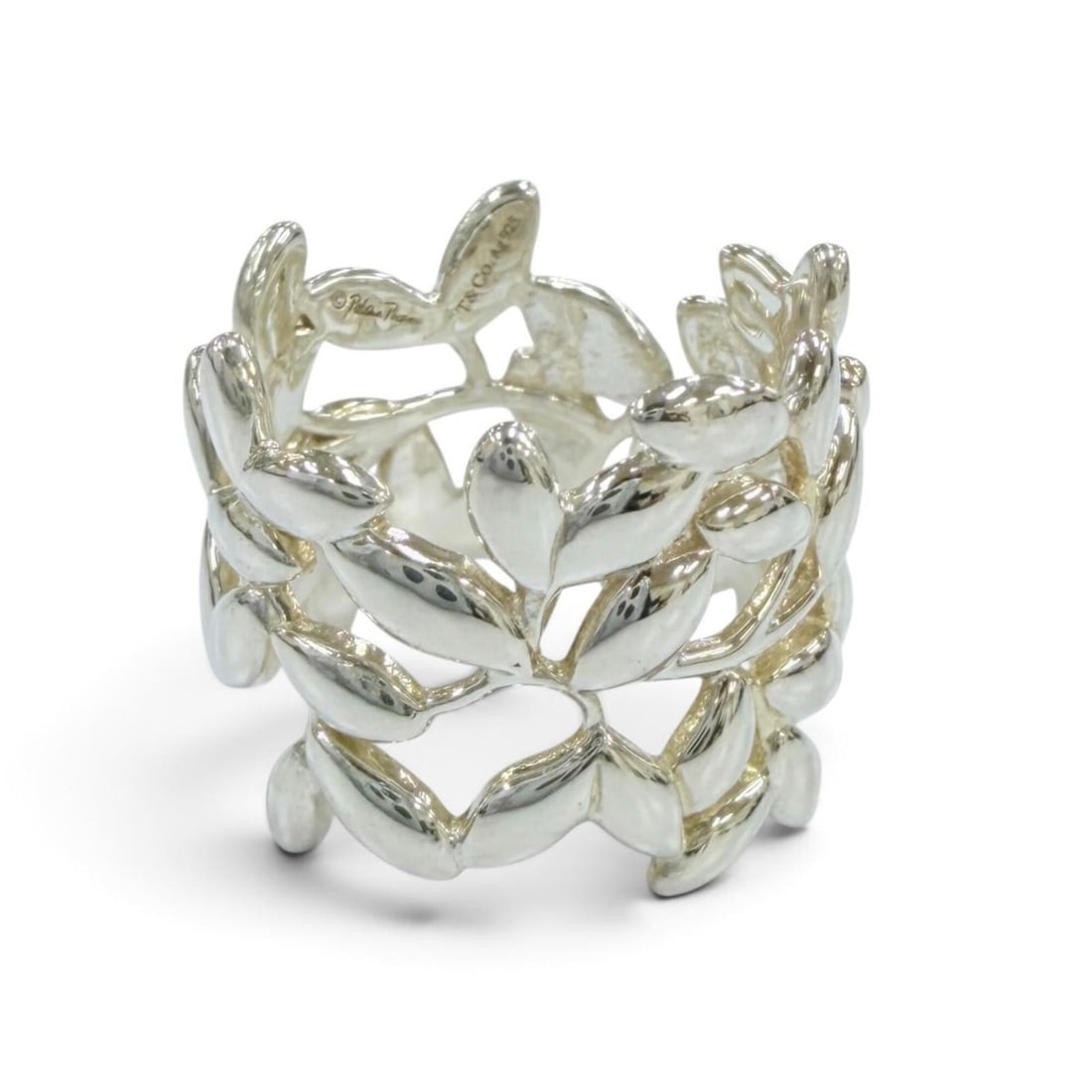TIFFANY&Co. Tiffany & Co. Paloma Picasso Olive Leaf Wide Ring AG925 Silver Weight 5.76g Women's: --- Catalog ---Category: SizeJP Size: 11US Size: 6Category: DesignType: Band ringColor: SilverGender: WomenMaterial: Silver 925Category: GeneralBrand: Tiffany--- Item List ---Section: ConditionRanking