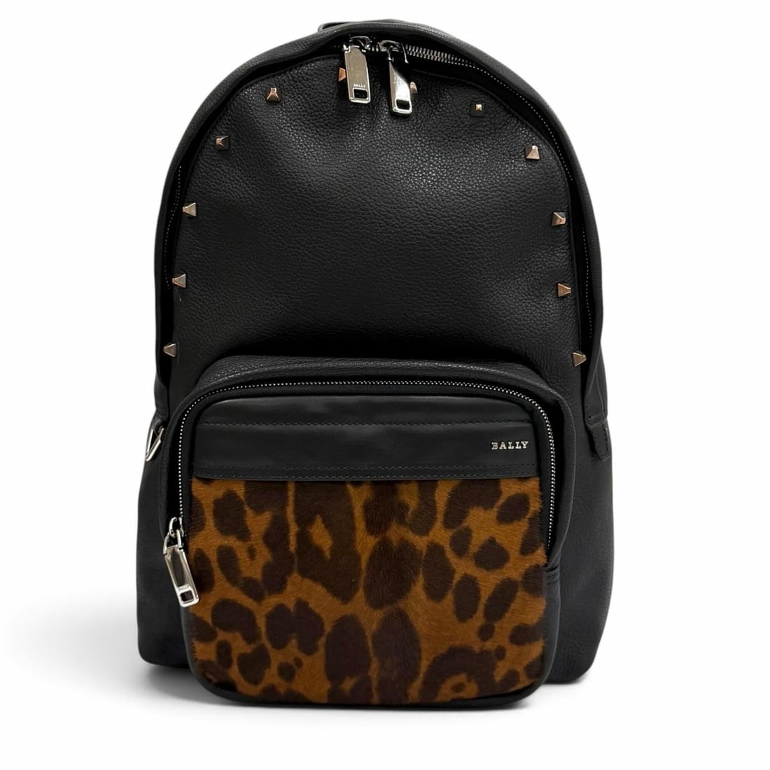 BALLY Wolfson logo hardware stud design calfskin leather backpack/daypack in black and brown for: --- Catalog ---Category: SizeSize (HxWxD): 42.5cm x 34cm x 11cm / 16.73'' x 13.38'' x 4.33''Category: DesignType: BackpackColor: Black, BrownGender: WomenMaterial: Leather Category: GeneralBrand: Ball