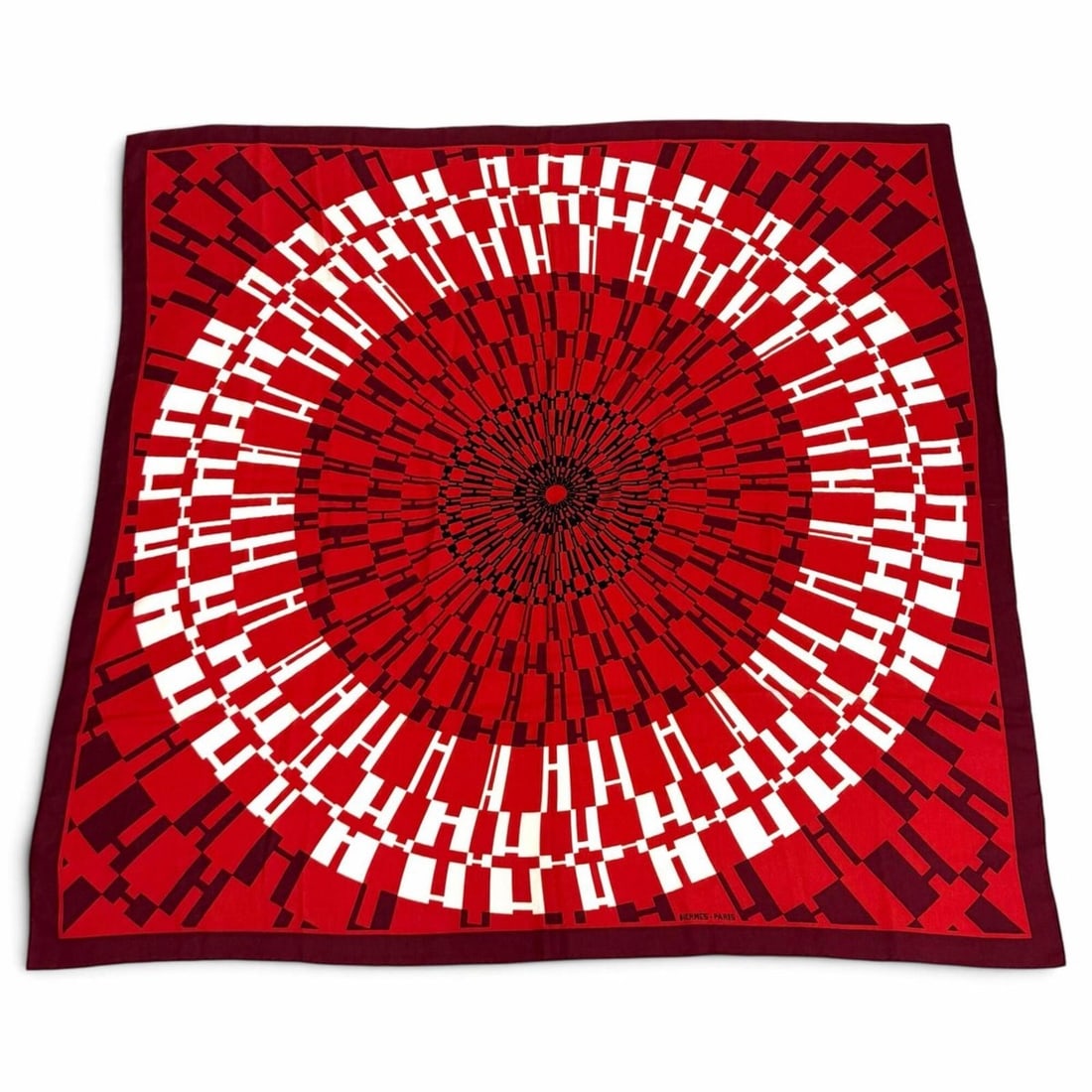 HERMES Carre Geant 140 OpH Optical H Cashmere Silk Blend Stole/Scarf/Shawl Multi-colored Made in: --- Catalog ---Category: SizeSize (LxW): 1.37m x 1.38m / 53.93'' x 54.33''Category: DesignType: StoleColor: Multi-colorGender: WomenMaterial: Cashmere , Silk Category: GeneralBrand: HermesCountry of O