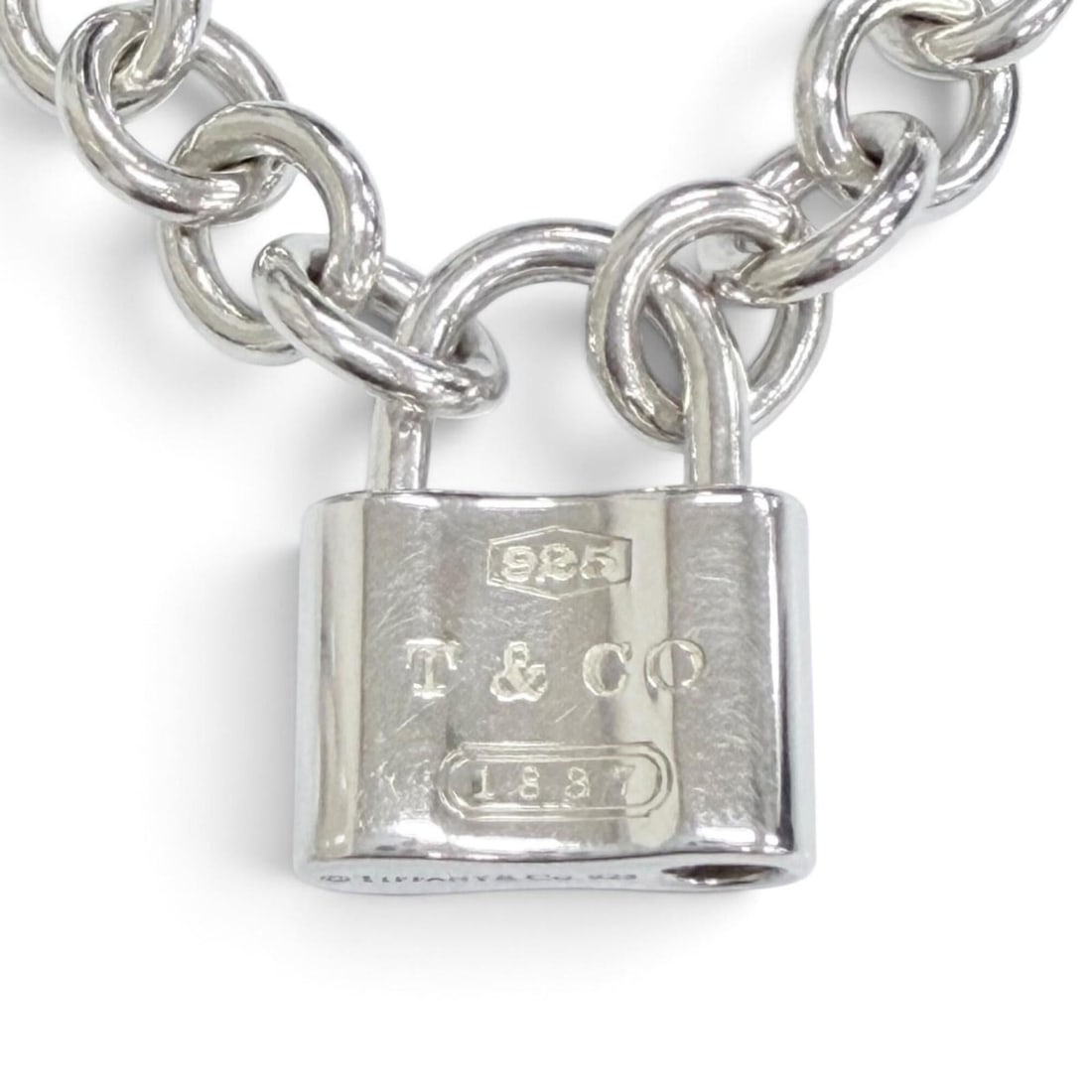 TIFFANY&Co. Tiffany 1837 Lock Cadena Necklace Choker Accessory, 925 Silver, Weight 44g, Women's: --- Catalog ---Category: SizePendant Size: 19mm x 14mm / 0.74'' x 0.55''Neck Circumference: 40 cm / 15.74''Category: DesignColor: SilverGender: WomenMaterial: Silver 925Necklace Type: NecklaceCategory