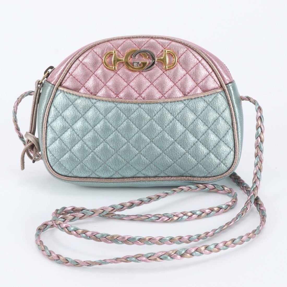 Gucci Horsebit Interlocking G 534951 Quilted Leather Shoulder Bag for Women: --- Catalog ---Category: SizeSize (HxWxD): 13cm x 18cm x 5cm / 5.11'' x 7.08'' x 1.96''Category: DesignType: Shoulder bagColor: Multi-colorGender: WomenMaterial: Leather Category: GeneralMPN: 534951Br