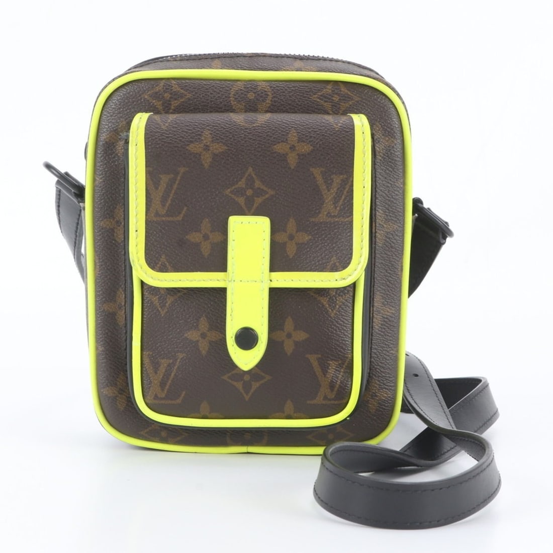 Louis Vuitton RFID-protected Monogram Macassar Christopher M80793 Leather Shoulder Bag for Men: --- Catalog ---Category: SizeSize (HxWxD): 18cm x 14cm x 5.5cm / 7.08'' x 5.51'' x 2.16''Category: DesignType: Shoulder bagColor: BrownGender: MenMaterial: Leather , Coated canvas Category: GeneralMPN