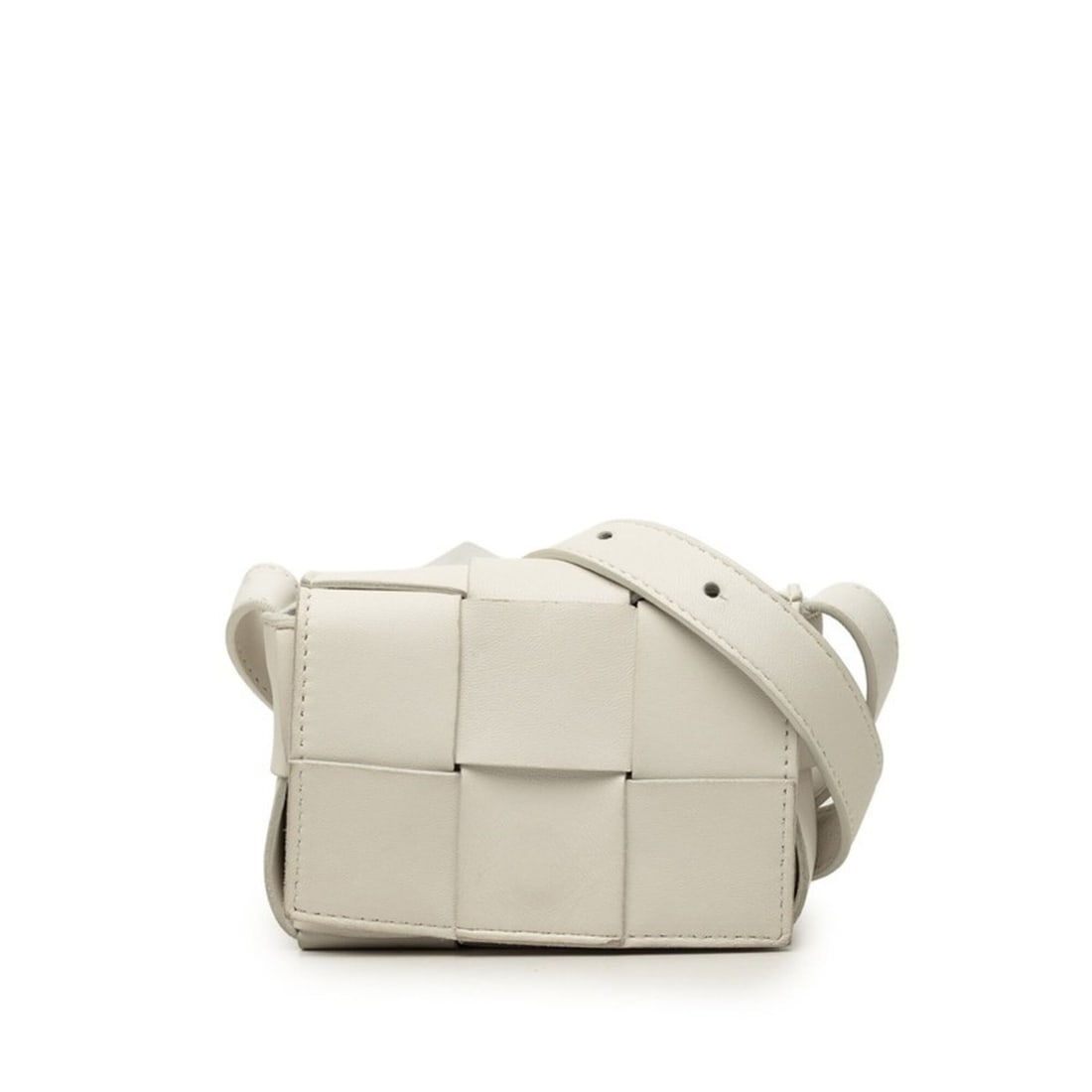 Bottega Veneta Maxi Intrecciato Cassette Mini Crossbody Shoulder Bag, White Leather, Women's.: --- Catalog ---Category: SizeSize (HxWxD): 8.5cm x 12cm x 4cm / 3.34'' x 4.72'' x 1.57''Category: DesignType: Shoulder bagColor: WhiteGender: WomenMaterial: Leather Category: GeneralBrand: Bottega Ven