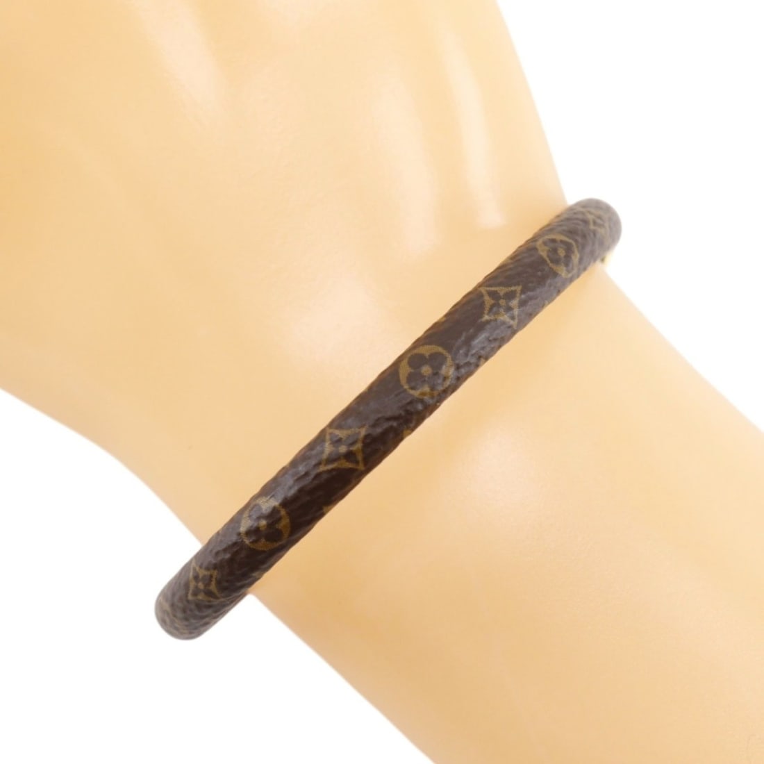 Louis Vuitton Bracelet Sayes Heart M6758 Monogram Canvas x Gold Plated 2021 Brown DC3271 Approx.: --- Catalog ---Category: SizeSize: 19Width: 6mm / 0.23''Length: 18cm / 7.08''Weight: 10.6g / 0.37oz.Category: DesignType: Charm braceletColor: Brown, Gold, MonogramGender: WomenMaterial: Gold plating,