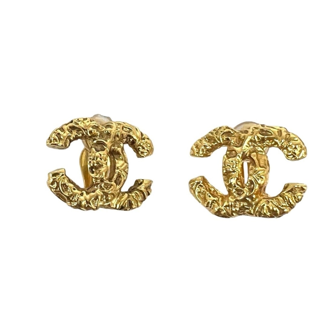 CHANEL Vintage Coco Mark Lava Motif Earrings GP Gold Accessory 316-4: --- Catalog ---Category: SizeSize (HxWxD): 18.00mm x 23.00mm / 0.71'' x 0.91''Category: DesignType: Clip earringsColor: GoldGender: WomenMaterial: Gold platingCategory: GeneralBrand: Chanel--- Item Li
