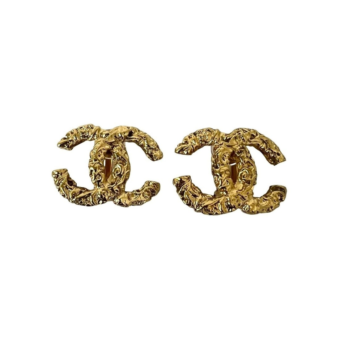 CHANEL Vintage Coco Mark Lava Motif Earrings GP Gold Accessory 313-6: --- Catalog ---Category: SizeSize (HxWxD): 20.00mm x 21.00mm / 0.79'' x 0.83''Category: DesignType: Clip earringsColor: GoldGender: WomenMaterial: Gold platingCategory: GeneralBrand: Chanel--- Item Li