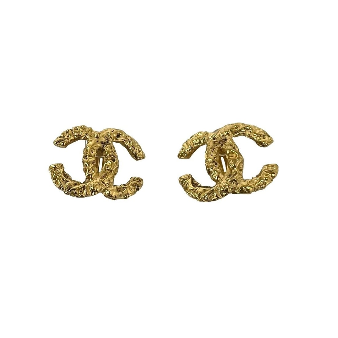CHANEL Vintage Coco Mark Lava Motif Earrings GP Gold Accessory 312-6: --- Catalog ---Category: SizeSize (HxWxD): 20.00mm x 26.00mm / 0.79'' x 1.02''Category: DesignType: Clip earringsColor: GoldGender: WomenMaterial: Gold platingCategory: GeneralBrand: Chanel--- Item Li