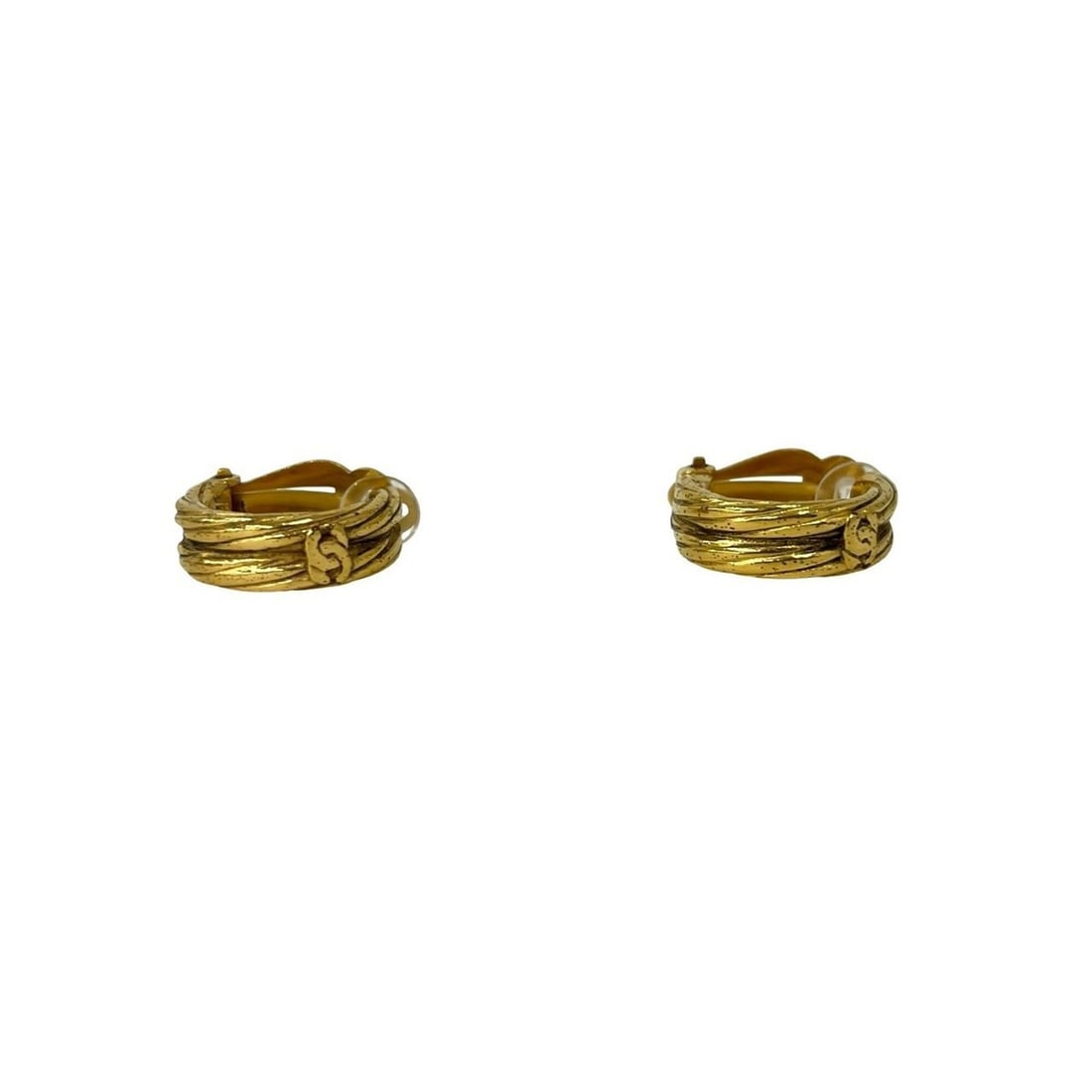 CHANEL Vintage Coco Mark Motif Earrings, GP Gold, 44491: --- Catalog ---Category: SizeSize (HxWxD): 21.00mm x 7.00mm / 0.83'' x 0.28''Category: DesignType: Stud earringsColor: GoldGender: WomenMaterial: Gold platingCategory: GeneralBrand: Chanel--- Item Lis