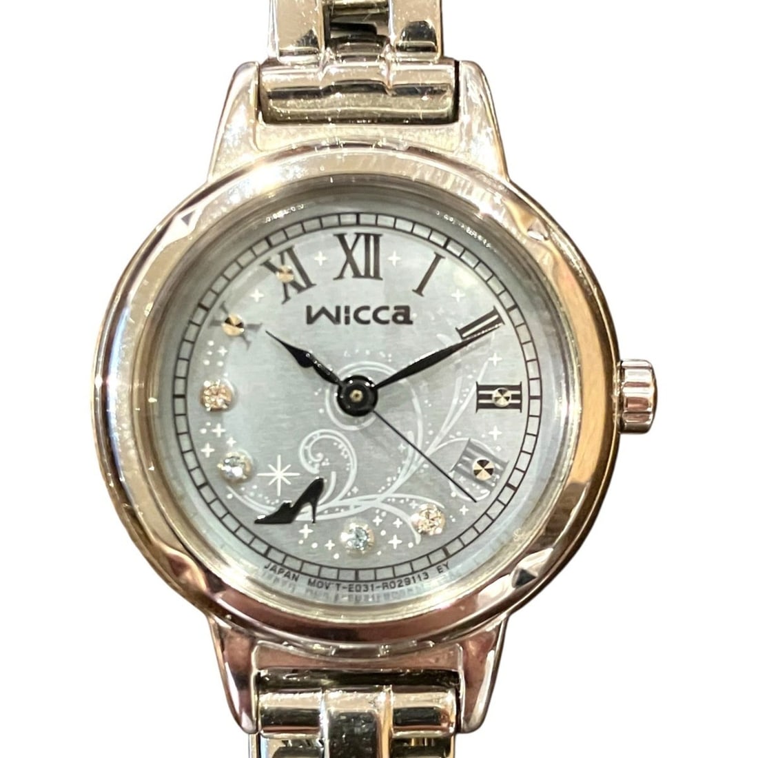 Citizen Wicca Cinderella Limited Edition Watch, Total Weight 34.4g, Stainless Steel, Solar Powered,: --- Catalog ---Category: SizeWrist Size: 13.5cm / 5.31''Case Diameter: 23.5mm / 0.93''Category: DesignType: WristwatchGender: WomenColor (Dial): SilverMaterial (Band): Stainless steelMaterial (Case): 
