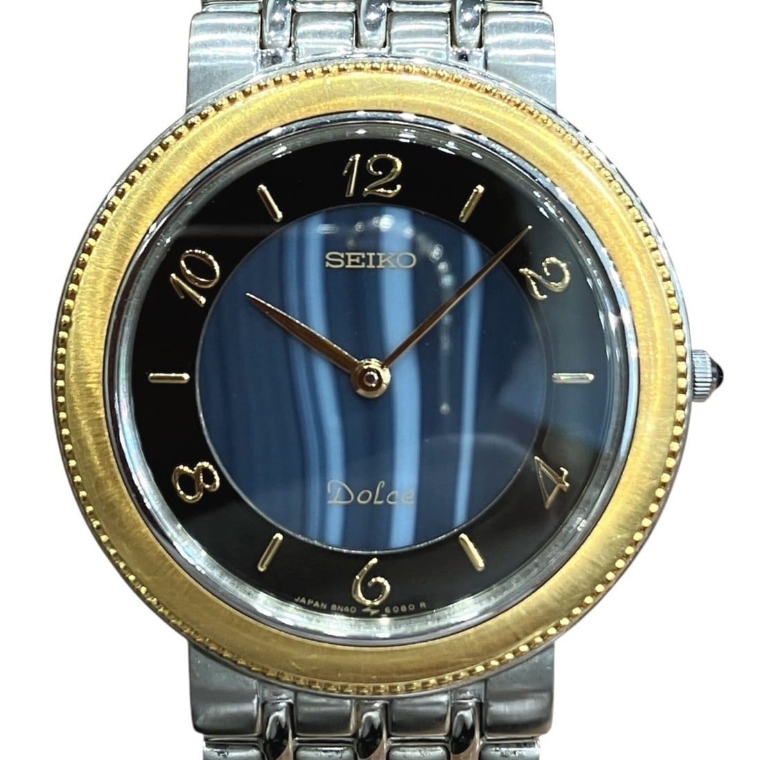 Seiko Dolce watch, total weight 76.4g, stainless steel, quartz movement, blue dial, model 8N40-6050.: --- Catalog ---Category: SizeWrist Size: 16.5cm / 6.49''Case Diameter: 32mm / 1.26''Category: DesignType: WristwatchGender: MenColor (Dial): BlueMaterial (Band): Stainless steelMaterial (Case): Gold (