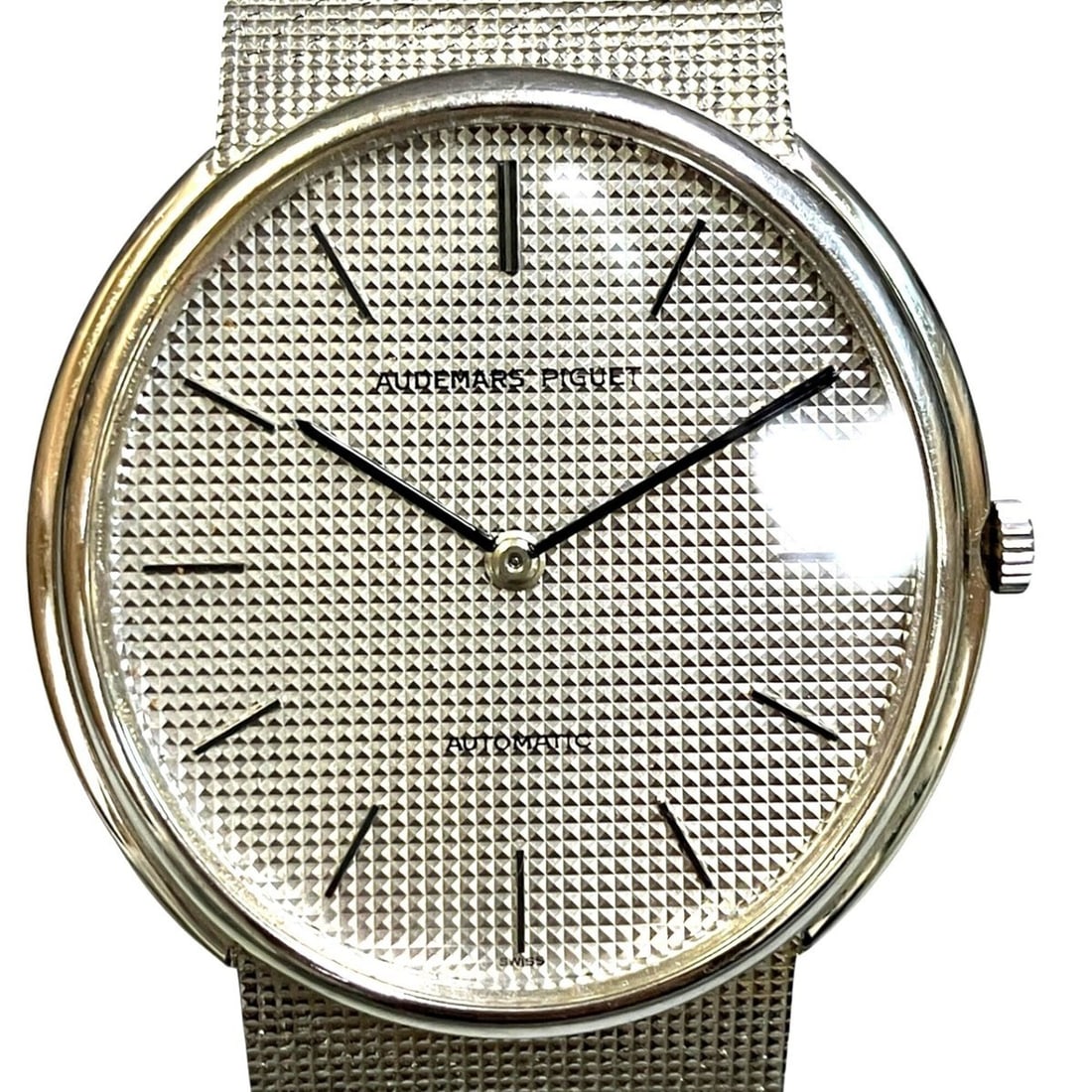 Audemars Piguet round watch, total weight 82.1g, 18K gold case, automatic movement, silver dial.: --- Catalog ---Category: SizeWrist Size: 17.5cm / 6.88''Case Diameter: 32mm / 1.26''Category: DesignType: WristwatchGender: MenColor (Dial): SilverMaterial (Band): Gold (18K)Material (Case): Gold (18K