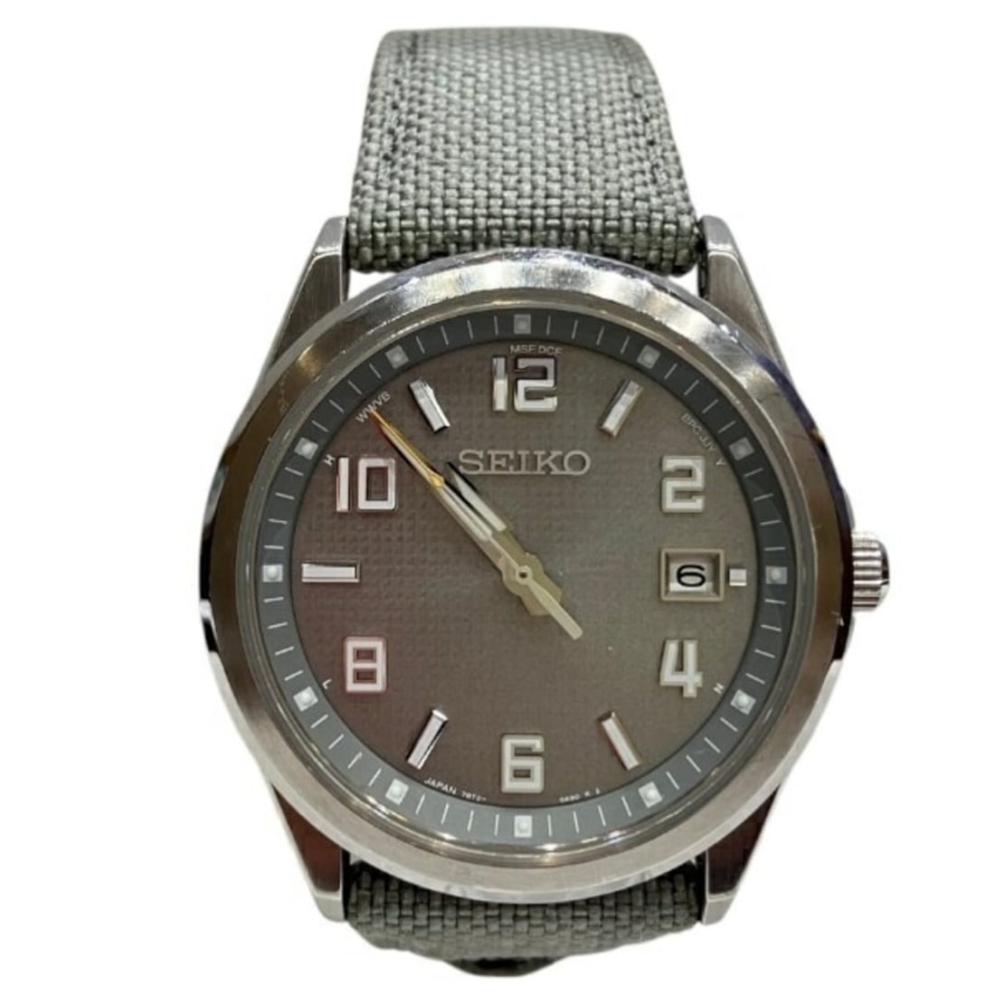 Seiko 7B72-0AA0 Radio-Controlled Solar Watch, Selection, Date Display, Men's Watch: --- Catalog ---Category: SizeWrist Size: 15cm - 19cm / 5.9'' - 7.48''Case Diameter: 40mm / 1.57''Category: DesignType: WristwatchGender: MenColor (Dial): GrayMaterial (Band): CanvasMaterial (Case): St