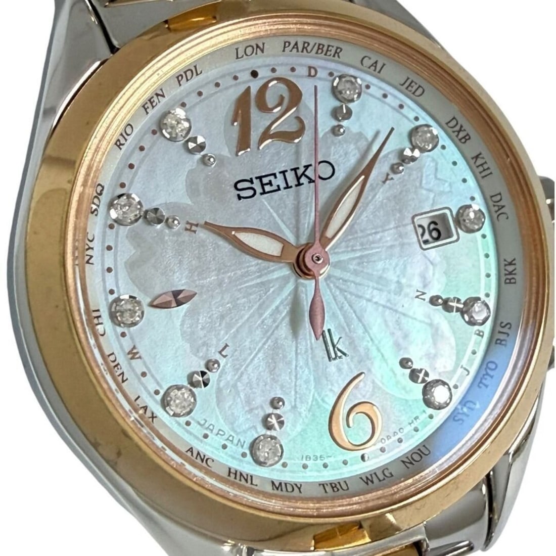 Seiko Lukia Ladies' Watch, Radio-Controlled, Solar Powered, Sakura Pattern, Mother-of-Pearl Dial: --- Catalog ---Category: SizeWrist Size: 15.5cm / 6.1''Case Diameter: 28mm / 1.1''Category: DesignType: WristwatchGender: WomenColor (Dial): White shellMaterial (Band): Pink gold plated, TitaniumMater