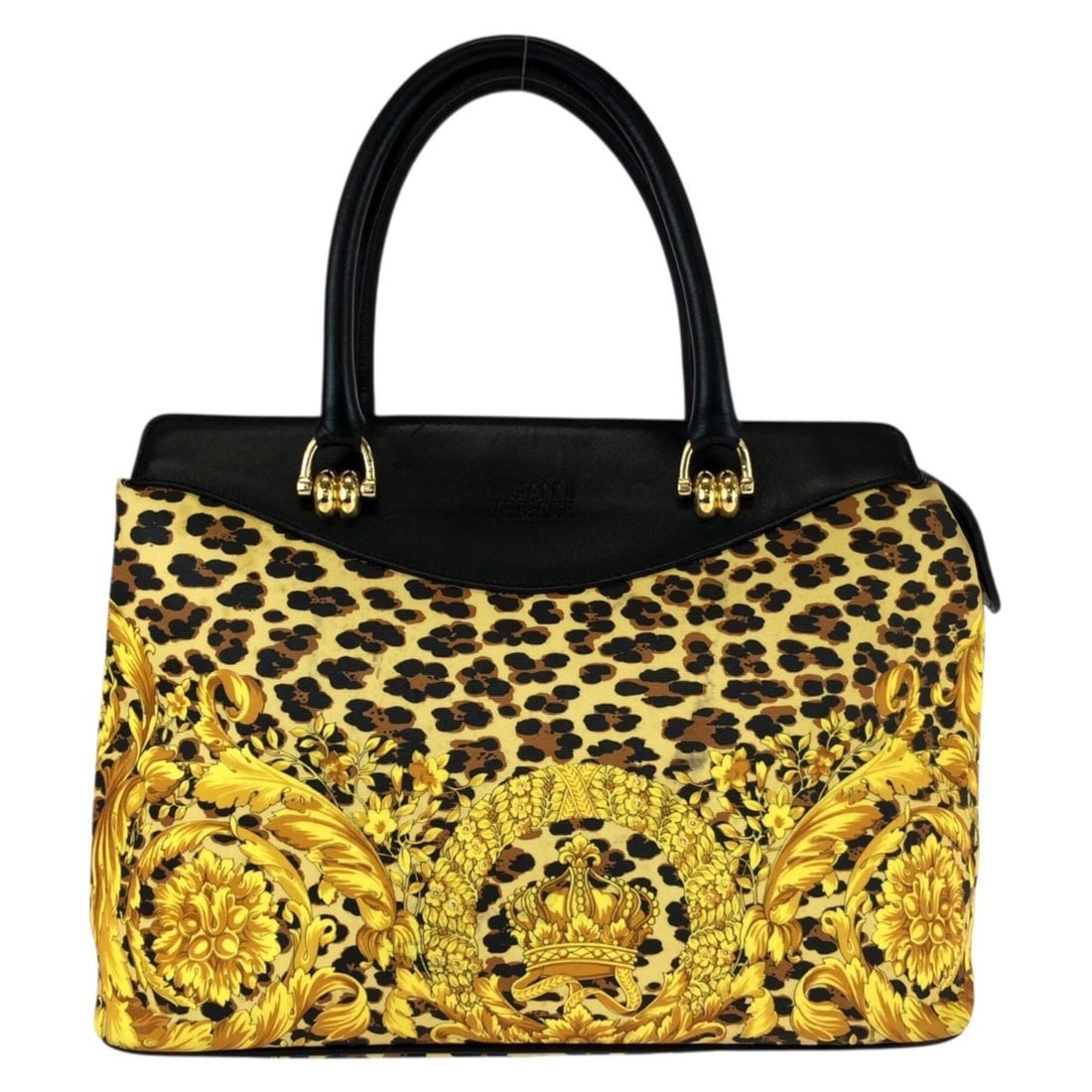 VERSACE Vintage Baroque Yellow Black Gold Hardware Leather Handbag Mini Boston Bag for Women: --- Catalog ---Category: SizeSize (HxWxD): 26cm x 36cm x 13cm / 10.23'' x 14.17'' x 5.11''Category: DesignType: Boston bag, HandbagColor: Black, YellowGender: WomenMaterial: PVC , Leather Hardware Col