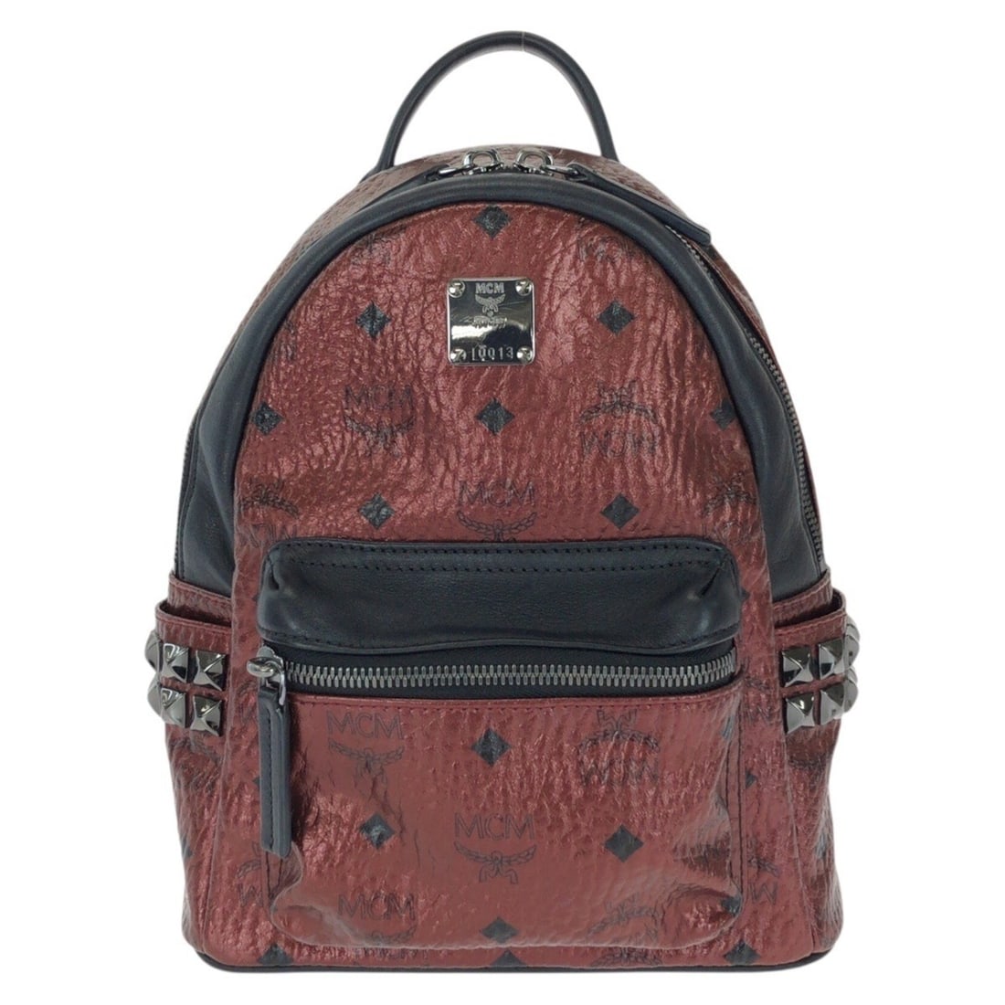 MCM Stark Wine Red/Bordeaux Leather Backpack for Women: --- Catalog ---Category: SizeSize (HxWxD): 26cm x 21cm x 10cm / 10.23'' x 8.26'' x 3.93''Category: DesignType: BackpackColor: Bordeaux, Red color, WineGender: WomenMaterial: PVC , Leather Category: Ge