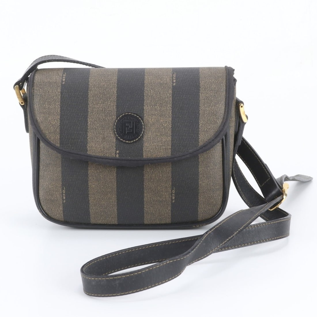 Fendi Pequin Leather Shoulder Bag, Handbag, Tote Bag for Women: --- Catalog ---Category: SizeSize (HxWxD): 16cm x 20cm x 7cm / 6.29'' x 7.87'' x 2.75''Category: DesignType: Handbag, Shoulder bag, Tote bagColor: Black, BrownGender: WomenMaterial: Leather , Coated c