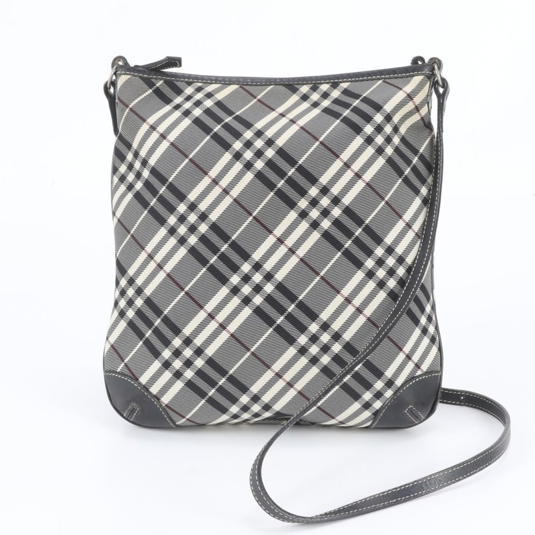 Burberry Check Pattern Canvas Leather Shoulder Bag Handbag Tote Black Women's: --- Catalog ---Category: SizeSize (HxWxD): 29cm x 26cm x 3cm / 11.41'' x 10.23'' x 1.18''Category: DesignType: Handbag, Shoulder bag, Tote bagColor: BlackGender: WomenMaterial: Leather , Canvas Catego