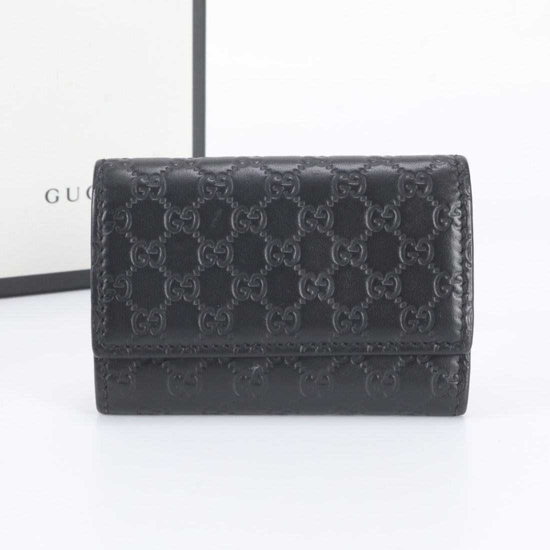 Gucci Micro Guccissima GG 150402 6-ring Leather Key Case Ring Black Men's: --- Catalog ---Category: SizeSize (HxWxD): 6cm x 9.5cm x 2cm / 2.36'' x 3.74'' x 0.78''Category: DesignType: KeyringColor: BlackGender: MenMaterial: LeatherCategory: GeneralMPN: 150402Brand: GucciCoun